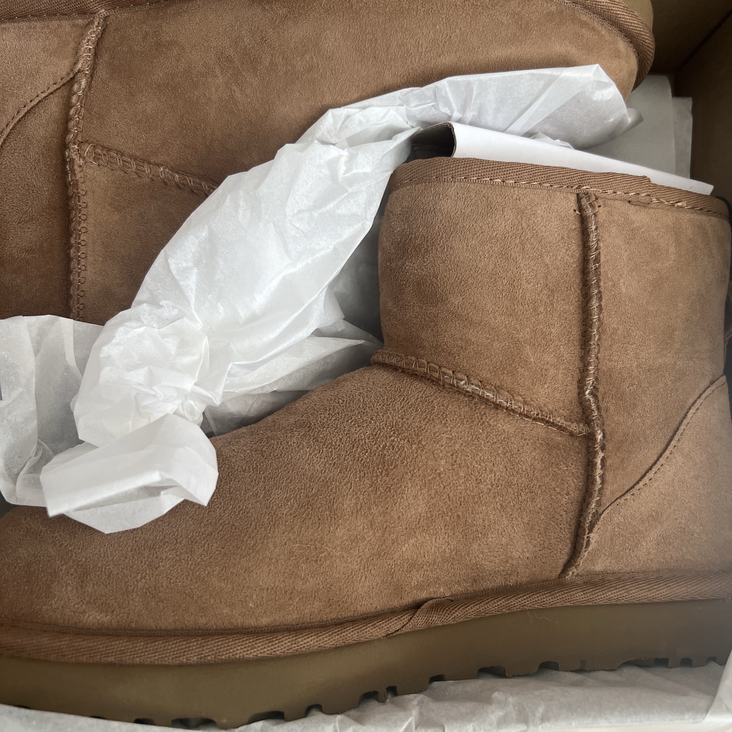 (W) UGG Classic Mini II Boots Chestnut 착용 스타일 - 1