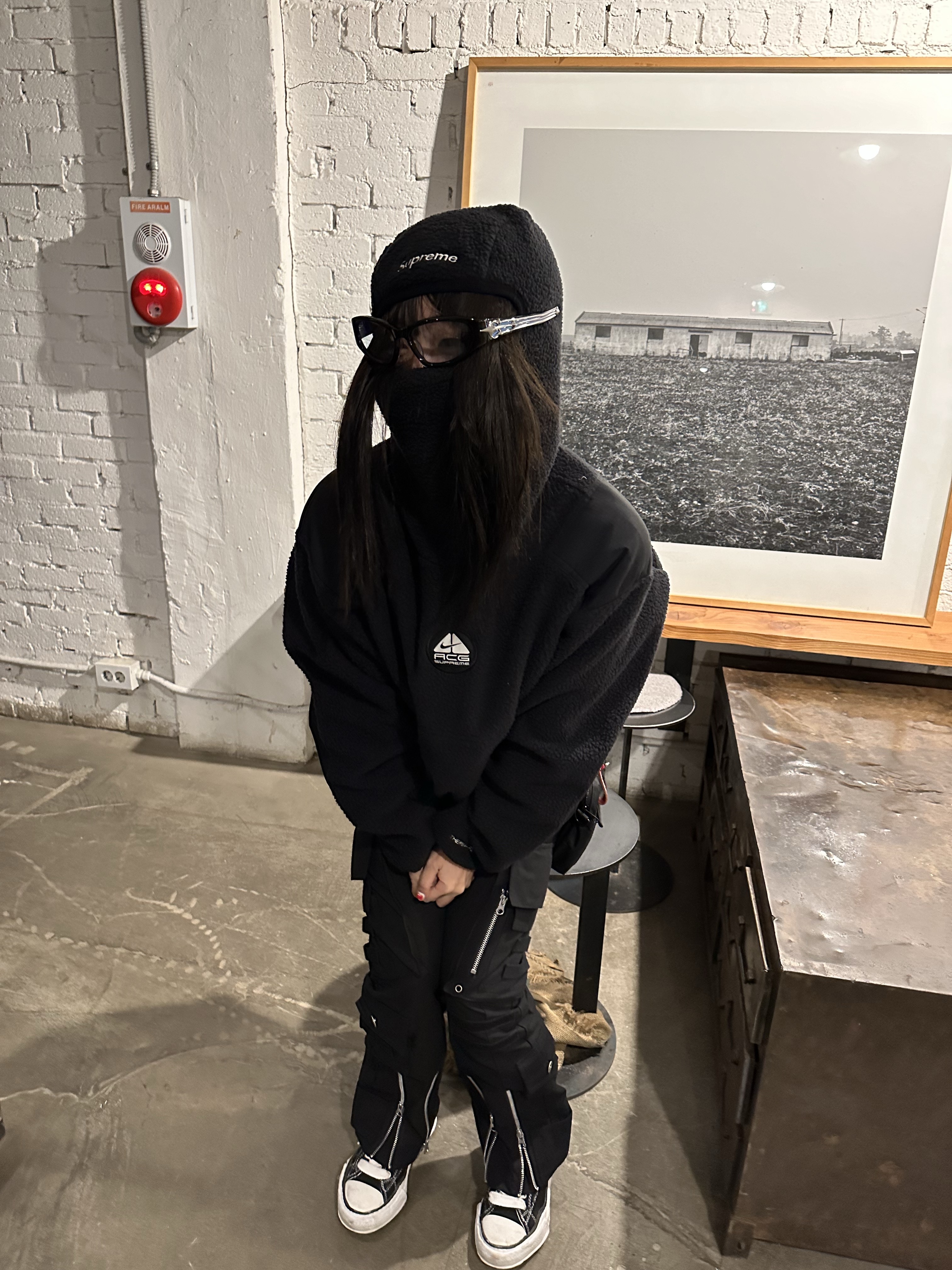 Supreme x Nike ACG Fleece Pullover Black - 22FW, Maison Mihara Yasuhiro Peterson OG Sole Canvas Low Sneakers Black 착용 스타일 - 5