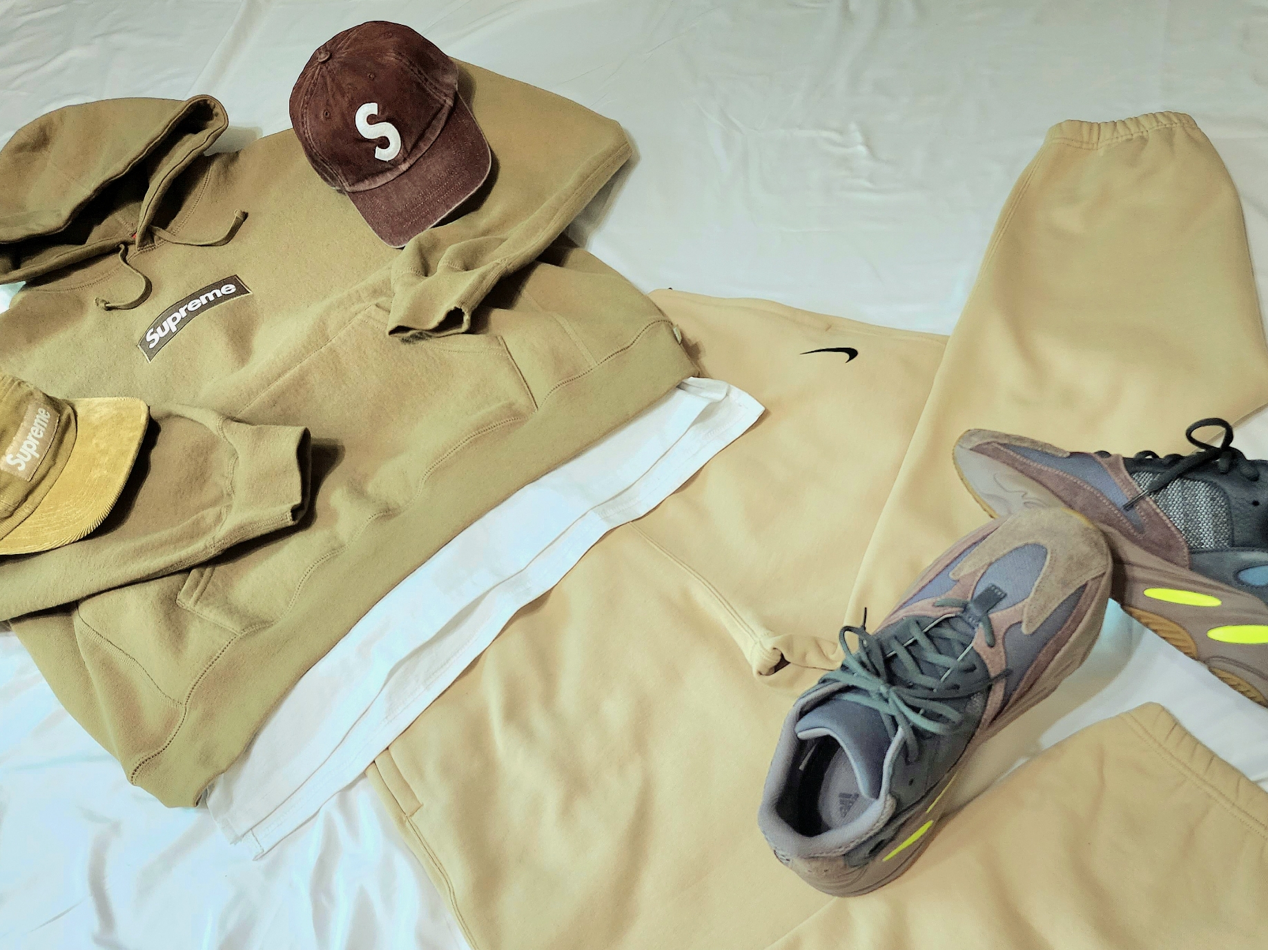 Supreme Corduroy Camp Cap Beige - 23FW, Nike x Billie Eilish NRG Fleece Pants Mushroom - Asia 착용 스타일 - 4