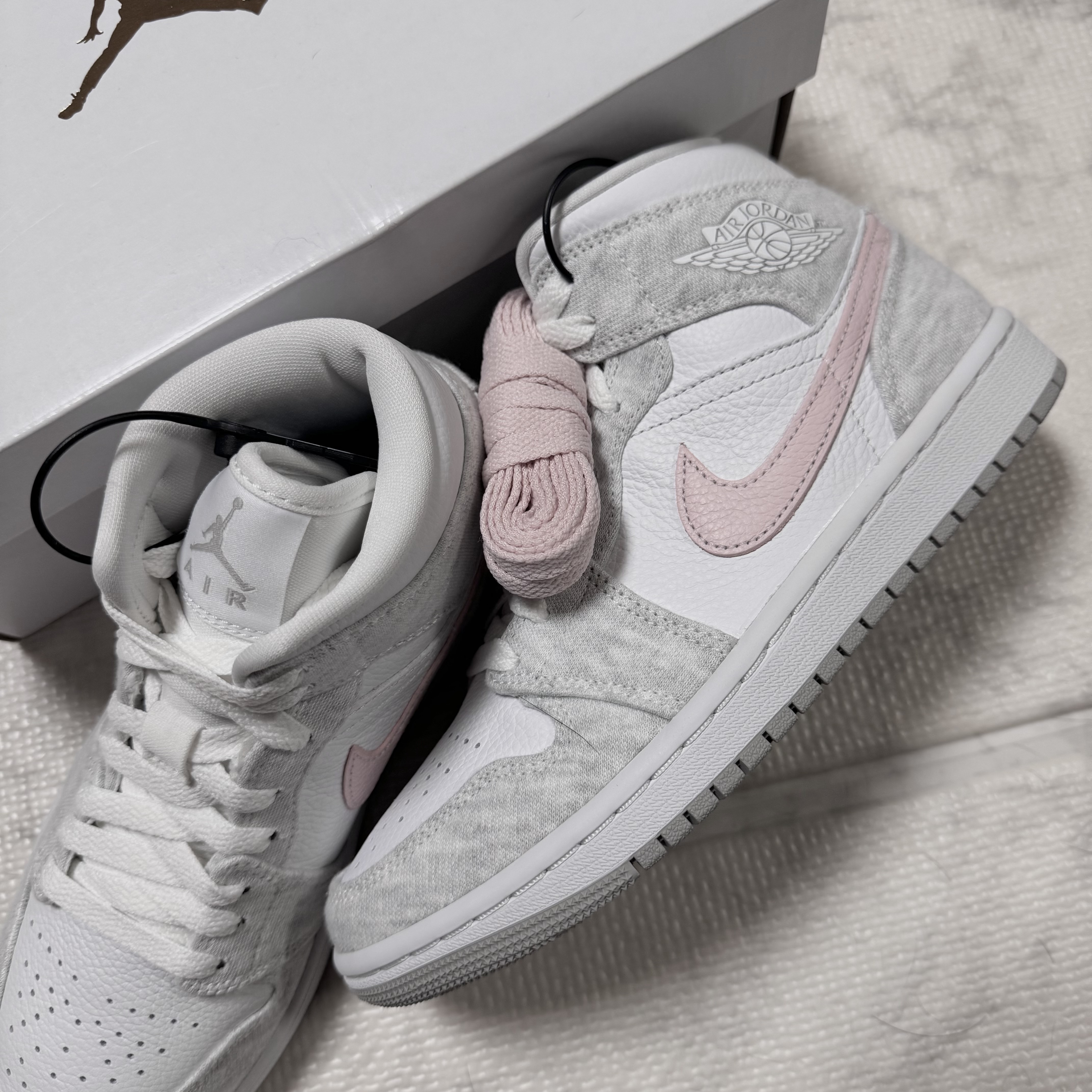 (W) Jordan 1 Mid SE Light Iron Ore 착용 스타일