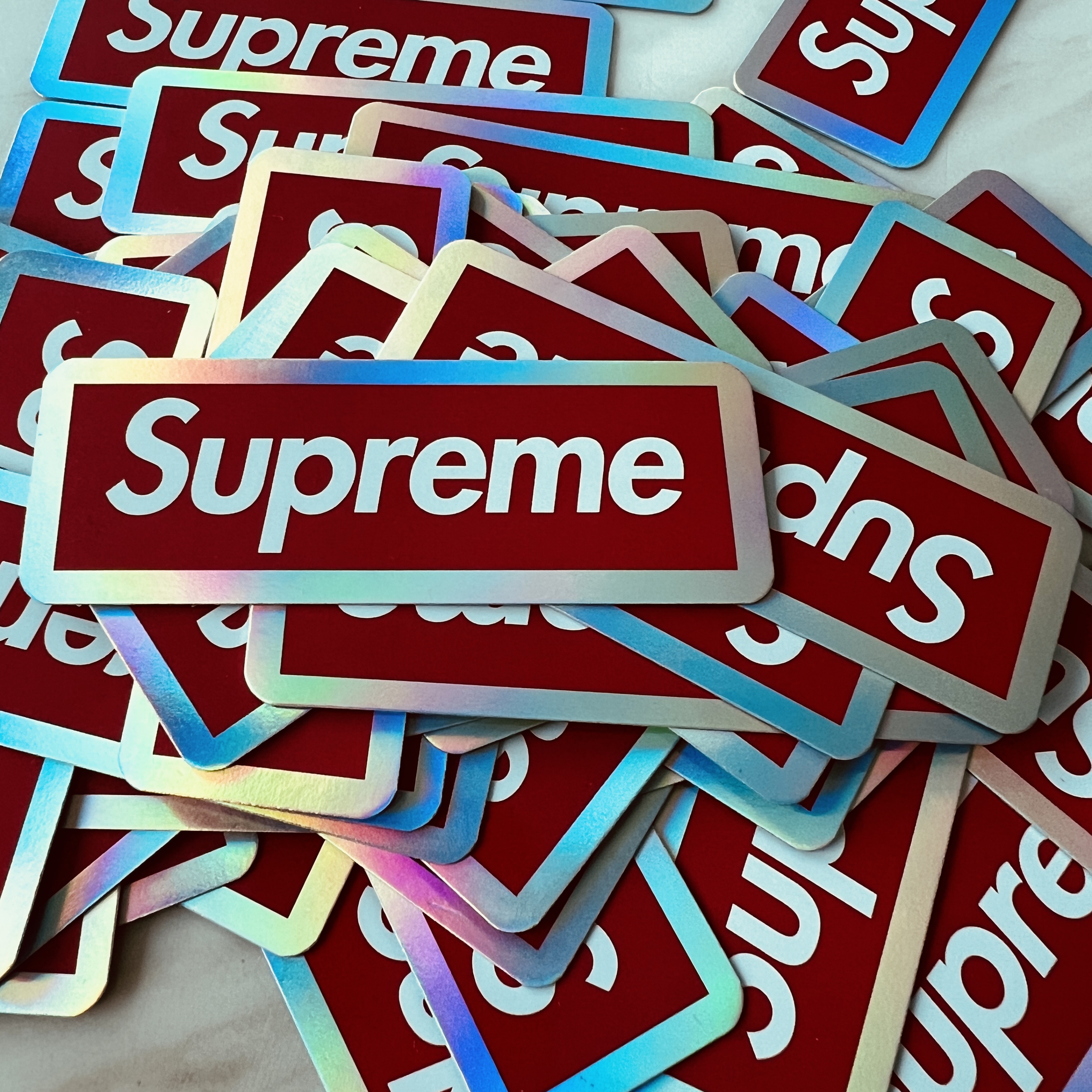 Supreme x Bicycle Holographic Slice Cards Holographic - 23FW 착용 스타일