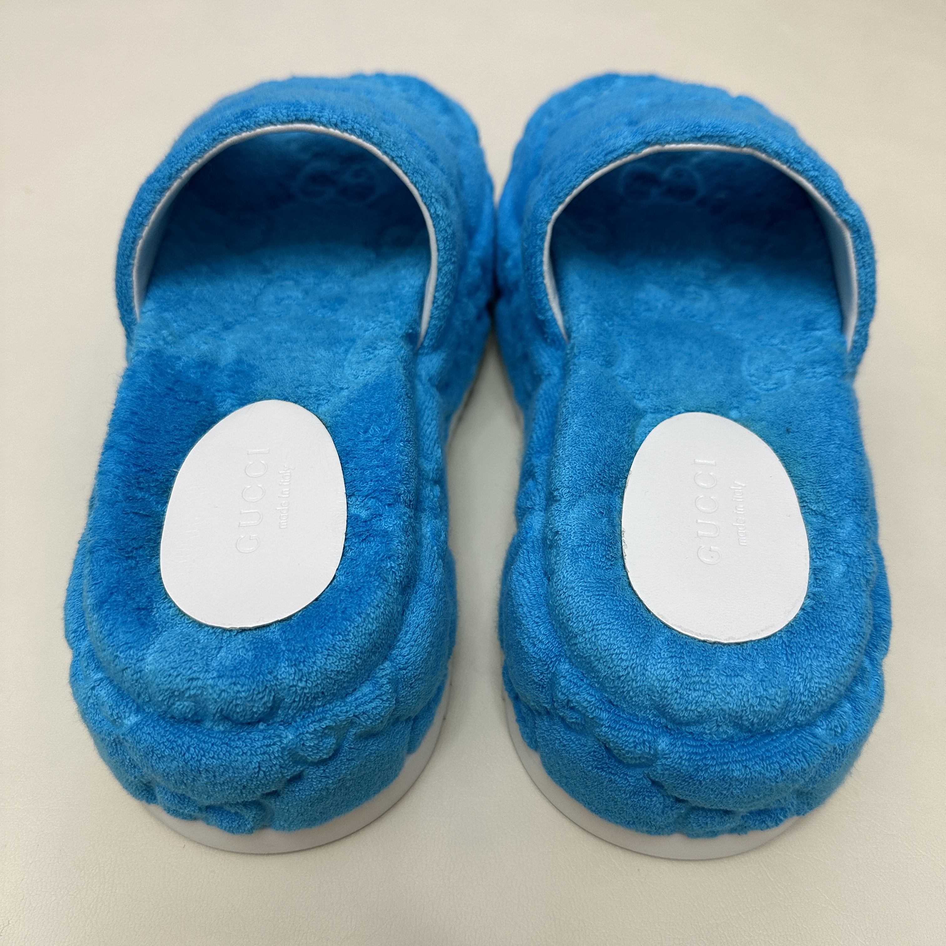 (W) Gucci GG Platform Slide Sandal Blue 착용 스타일 - 3