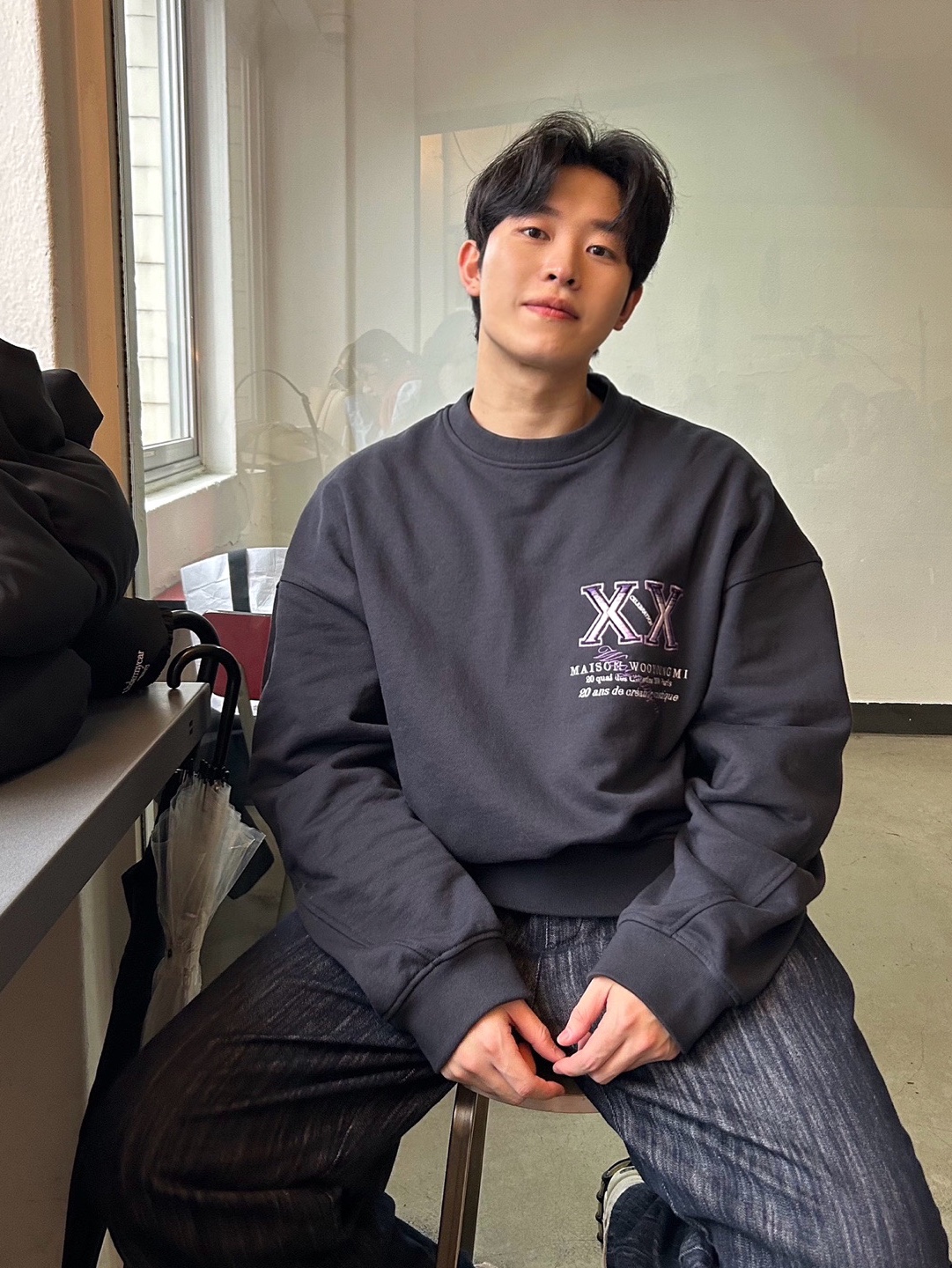 Wooyoungmi Feather Embossed Sweatshirt Navy - 23FW 착용 스타일