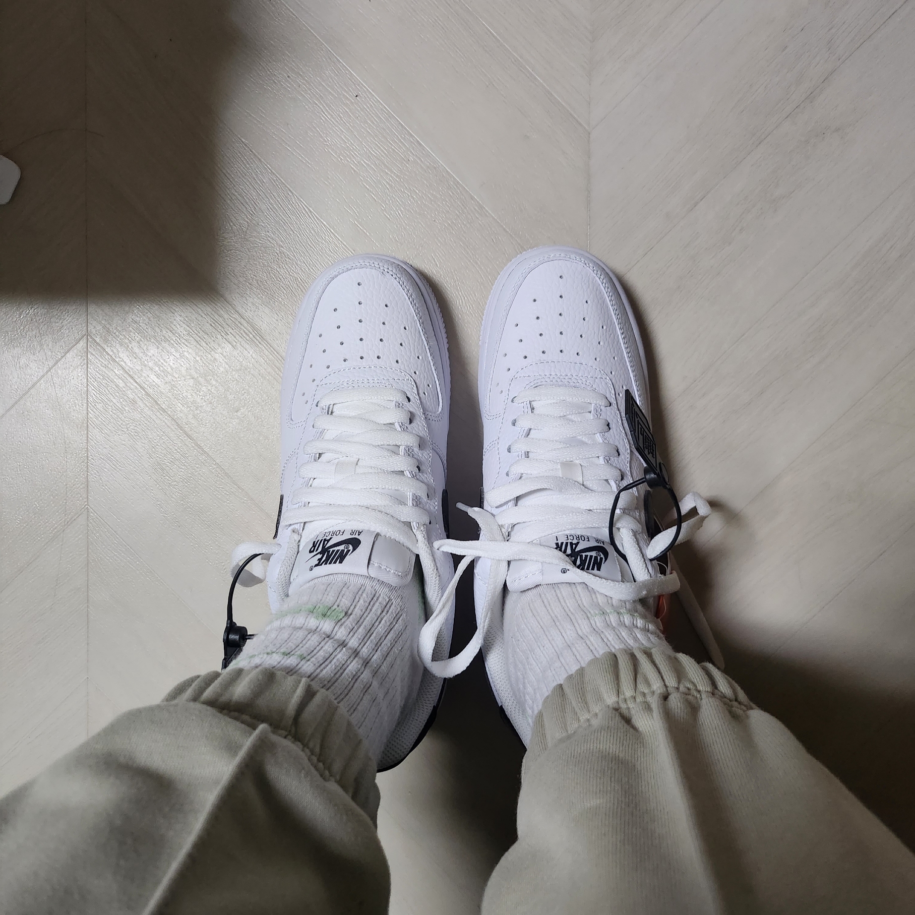 Nike Air Force 1 '07 White Black 착용 스타일 - 2