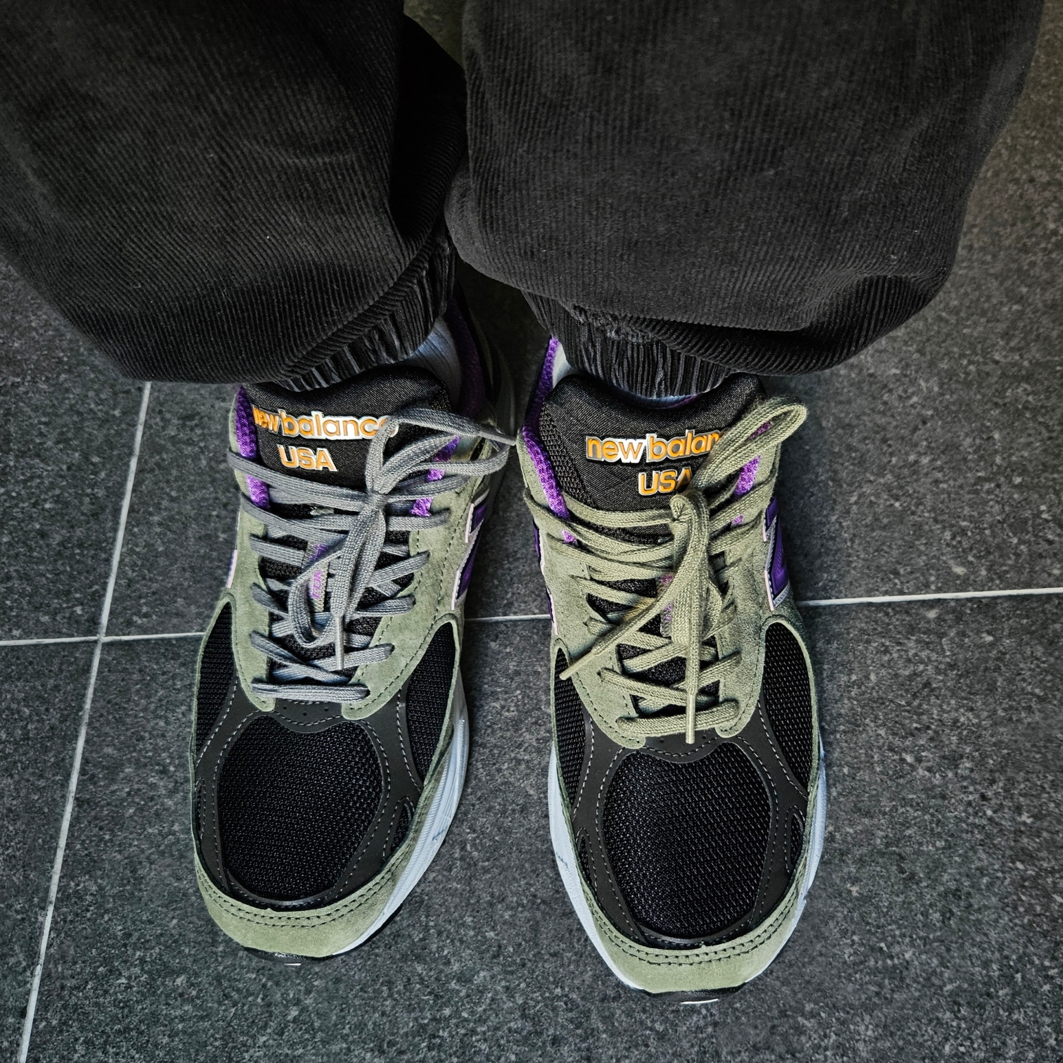New Balance 990v3 Made in USA Olive Leaf Black 착용 스타일