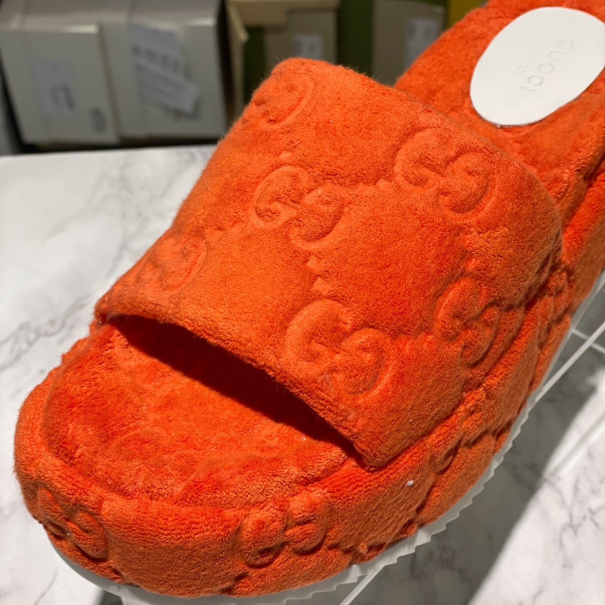 (W) Gucci GG Platform Slide Sandal Deep Orange 착용 스타일 - 2