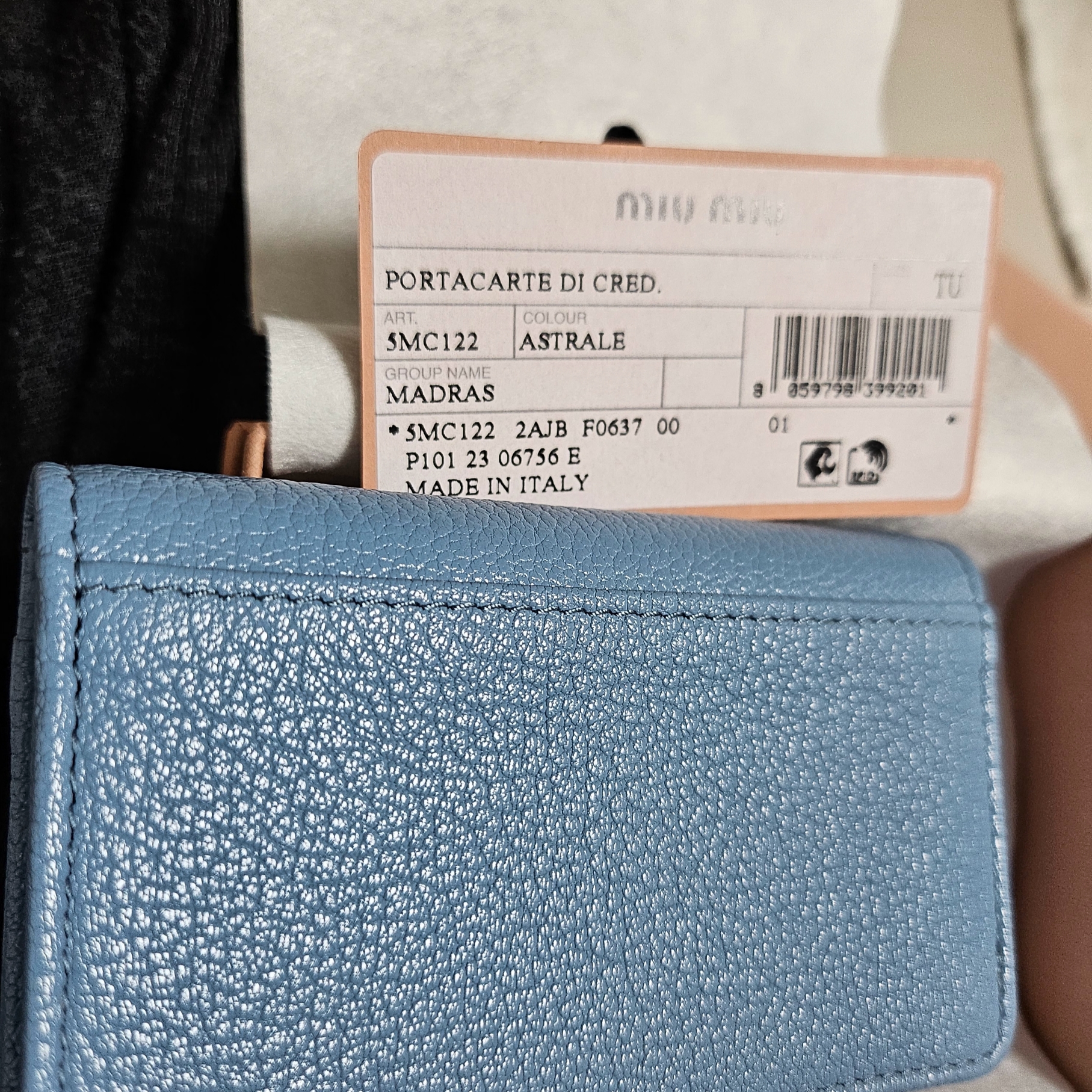 Miu Miu Leather Card Holder Astral Blue 착용 스타일