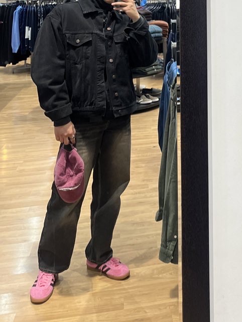 (W) Adidas Gazelle Indoor Bliss Pink, Our Legacy Ladon Leather Keychain Black 착용 스타일 - 2