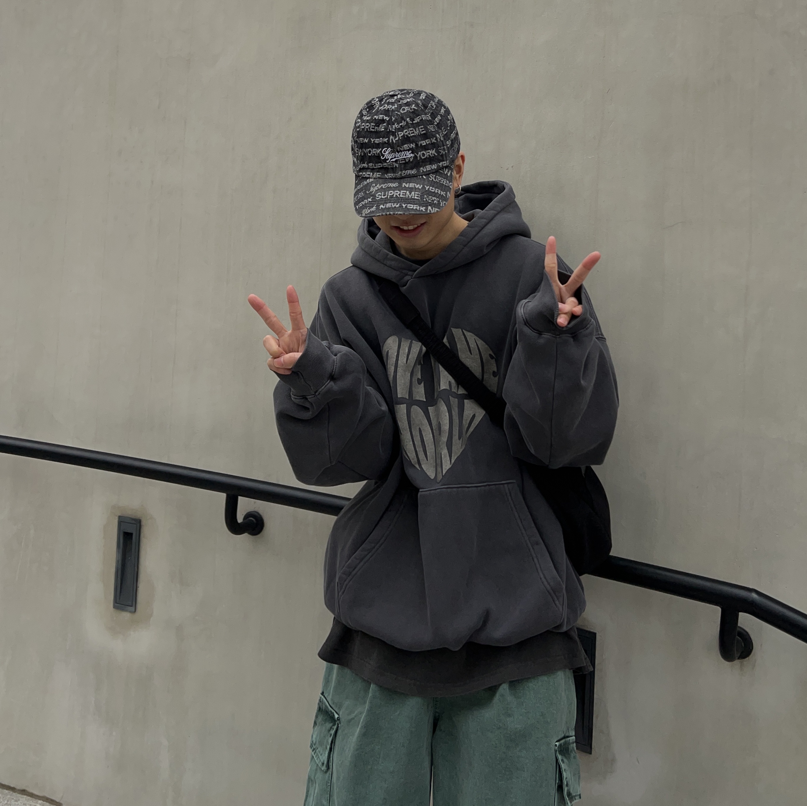 Supreme Multi Type Jacquard Denim 6-Panel Black - 22FW, Nike x Drake Nocta Hot Step Air Terra Triple Black 착용 스타일 - 2