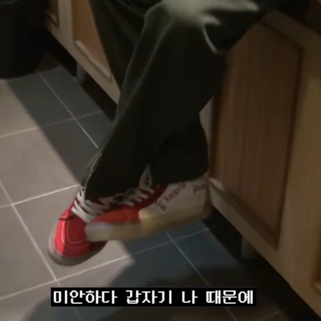 Vans Vault x Palm Angels Sk8-Hi Reissue VLT LX Chili Pepper 착용 스타일