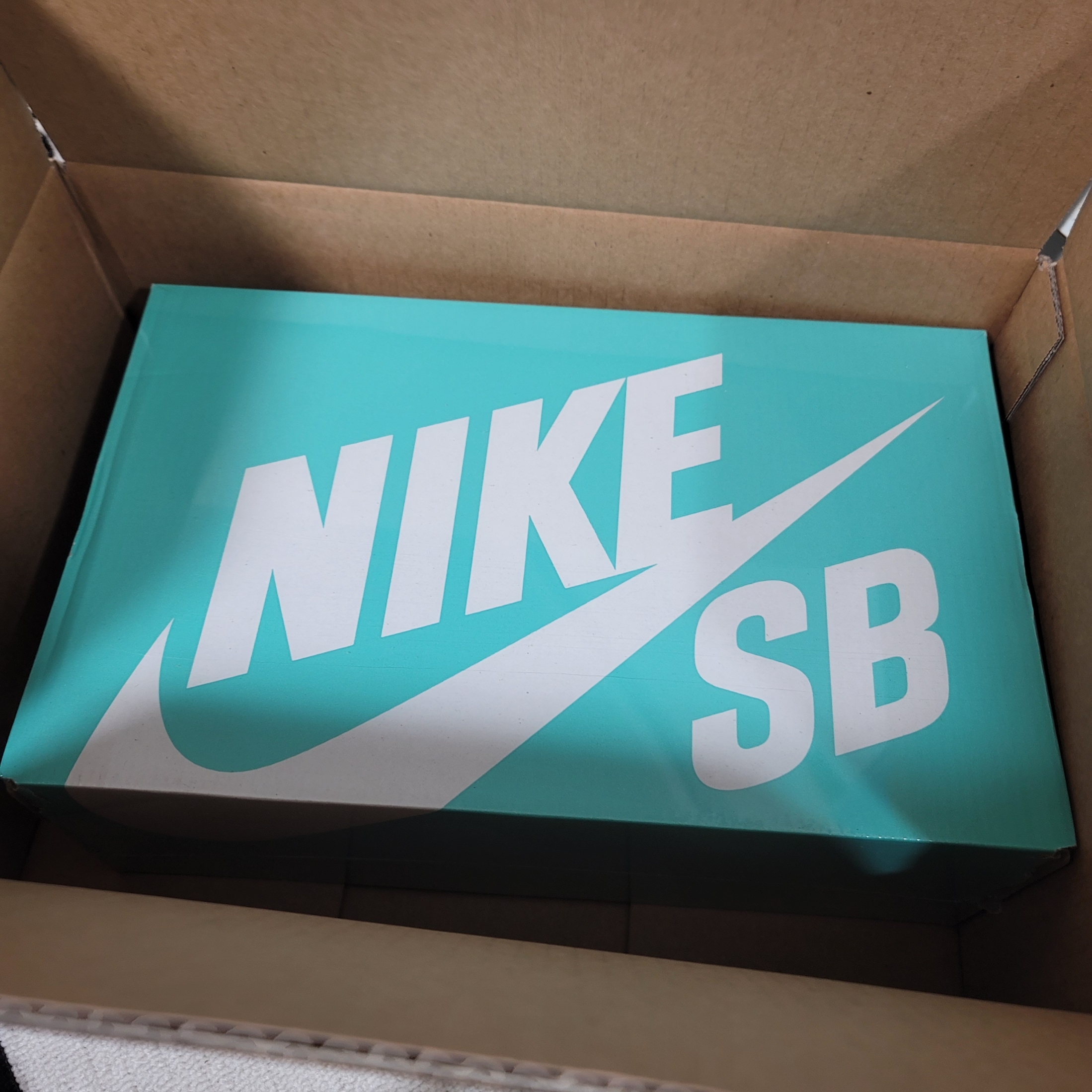 Nike SB Alleyoop University Red 착용 스타일 - 2