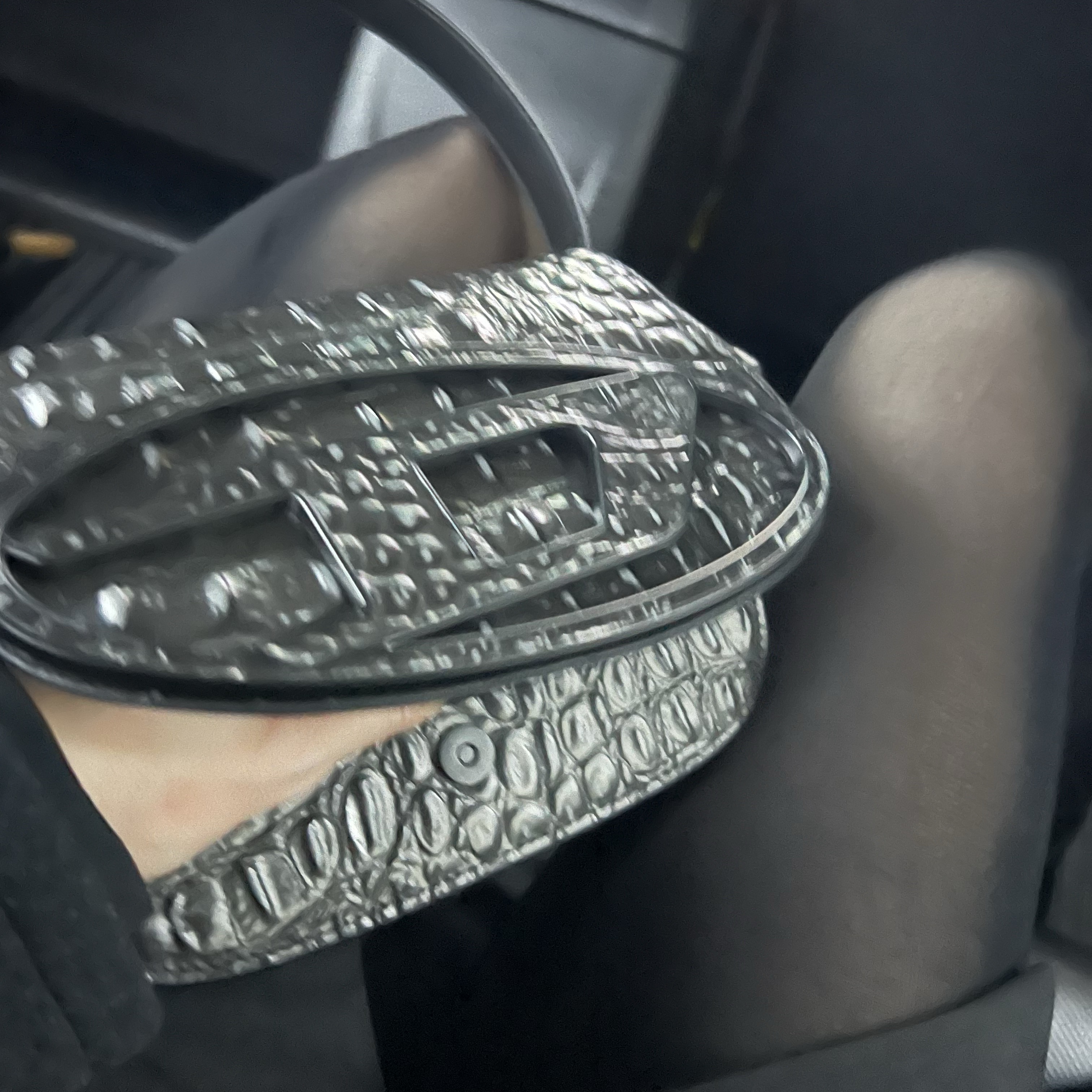 (W) Diesel 1DR Iconic Shoulder Bag Croc Print Leather Black 착용 스타일