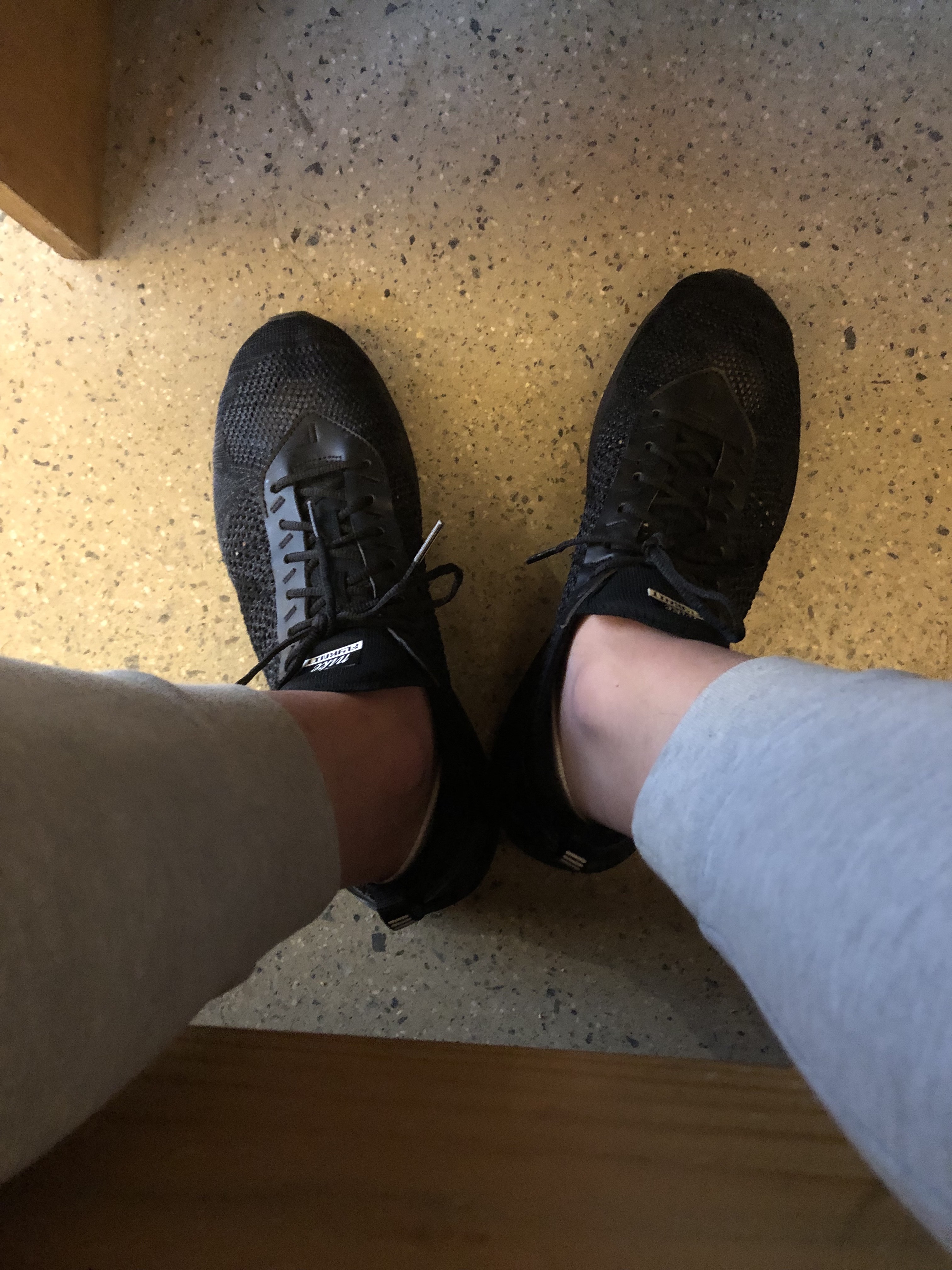 Nike Air Max Flyknit Racer Anthracite Black 착용 스타일 - 1