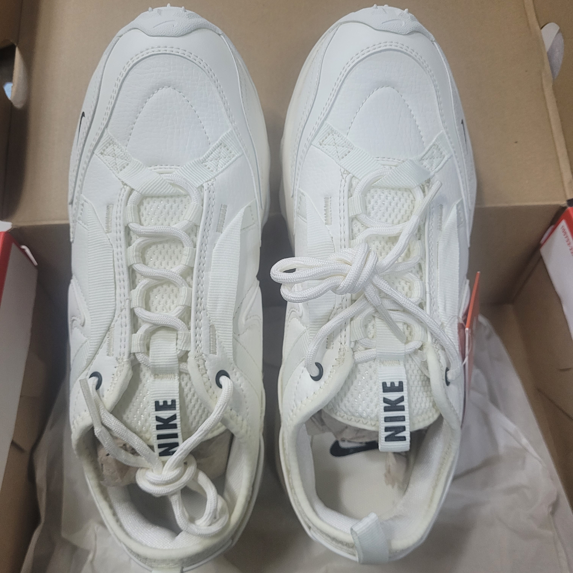 (W) Nike TC 7900 Summit White 착용 스타일