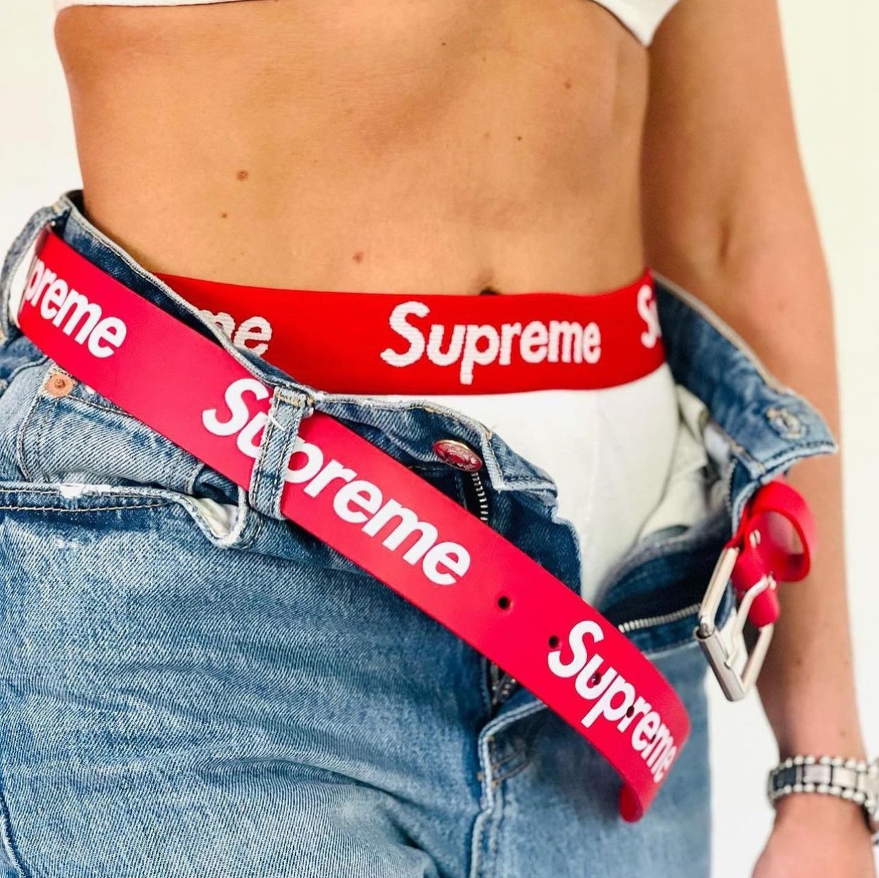 Supreme Repeat Leather Belt Red - 22SS 착용 스타일 - 1