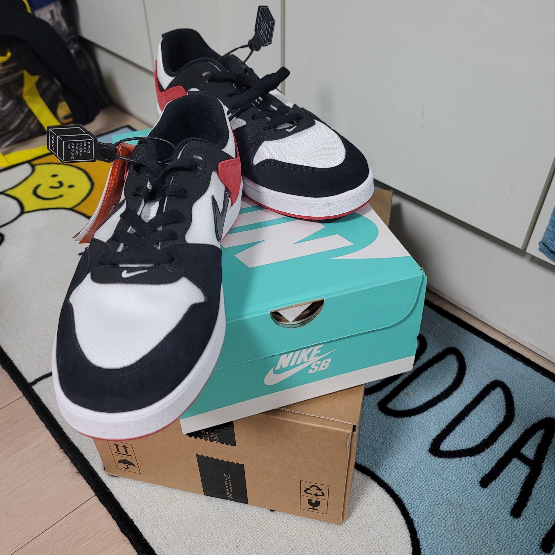 Nike SB Alleyoop University Red 착용 스타일 - 1