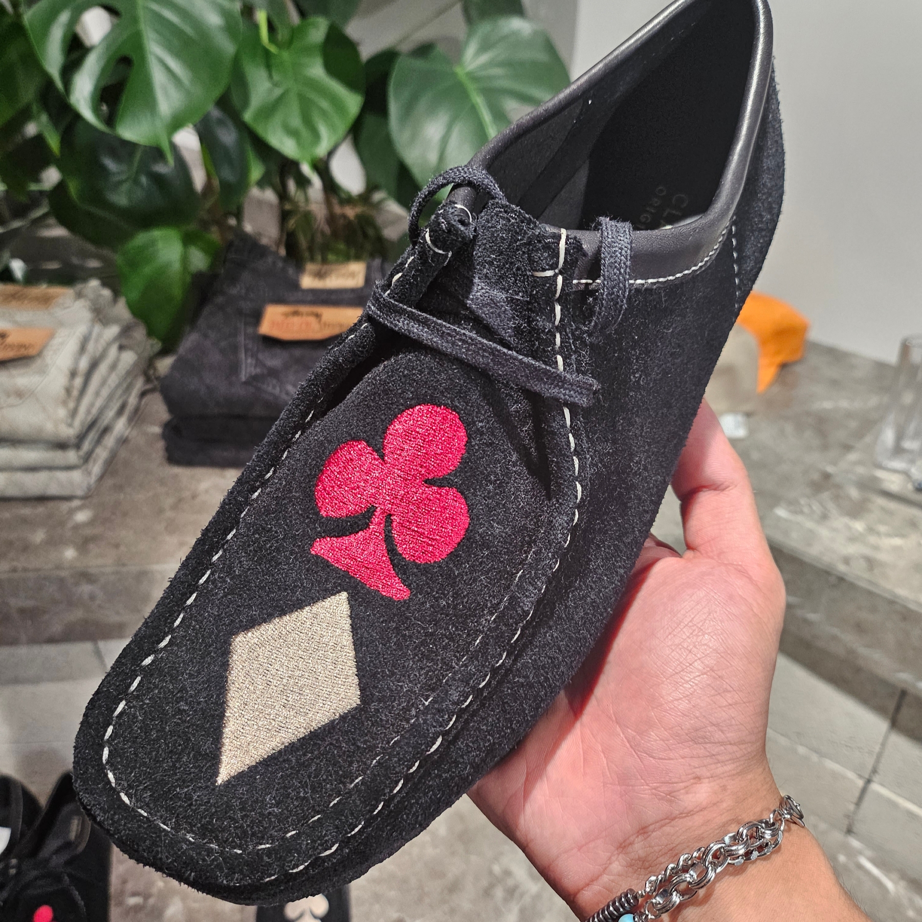 Clarks x Stussy Wallabee Black Suede 착용 스타일