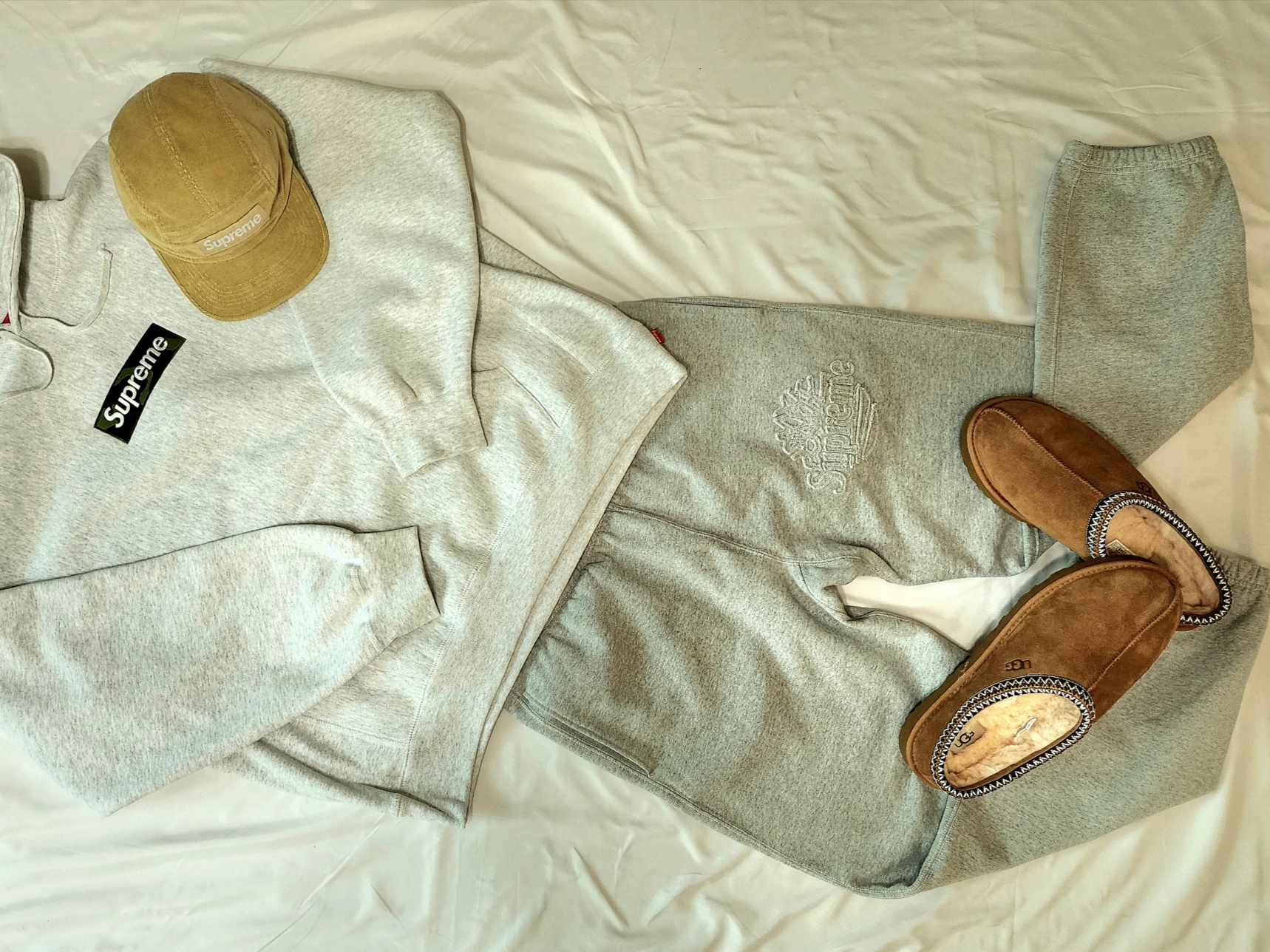Supreme Box Logo Hooded Sweatshirt Ash Grey - 23FW, Supreme x Timberland Sweatpants Heather Grey - 23SS 착용 스타일 - 7