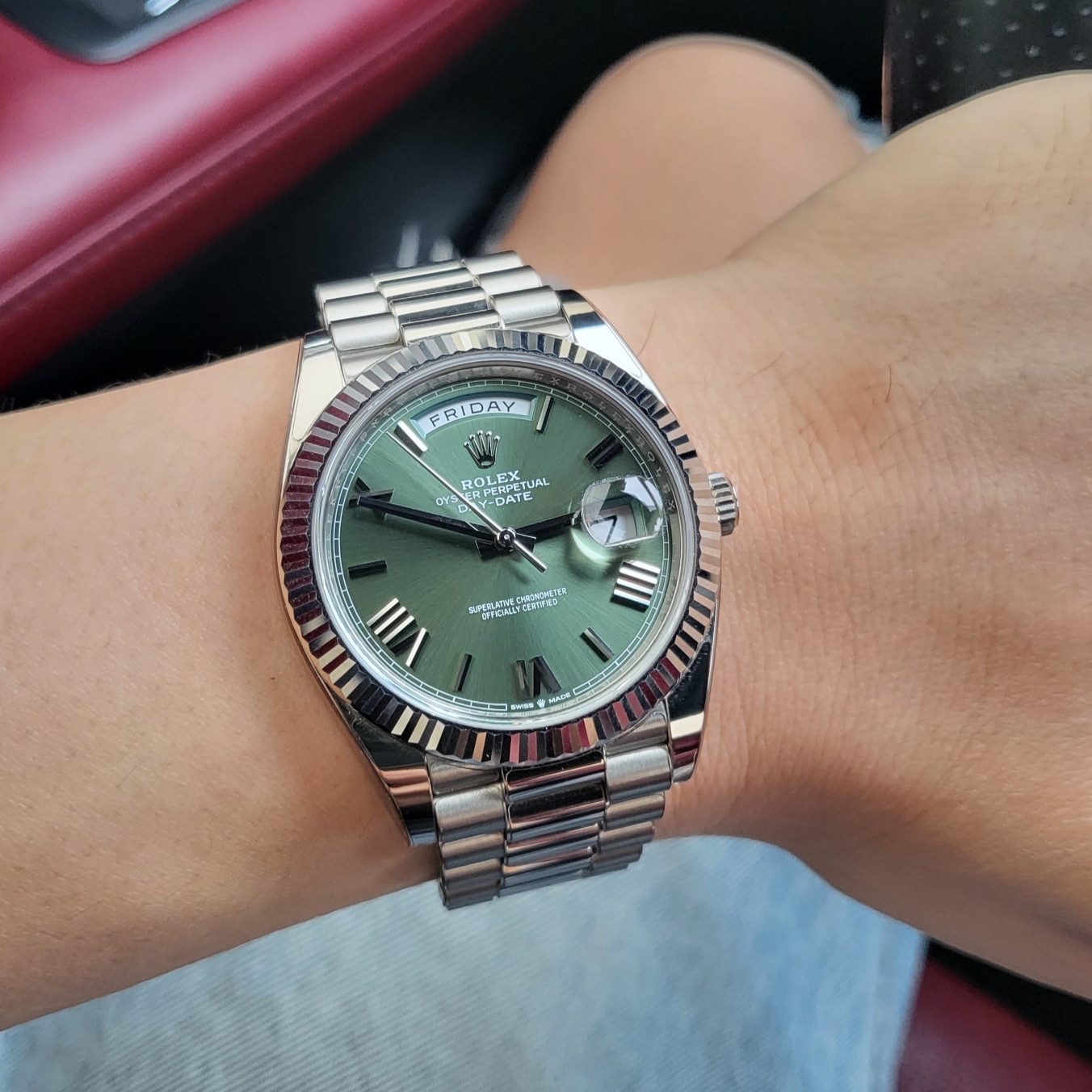 Rolex Day-Date 40mm 228239 Olive Green Roman President 착용 스타일