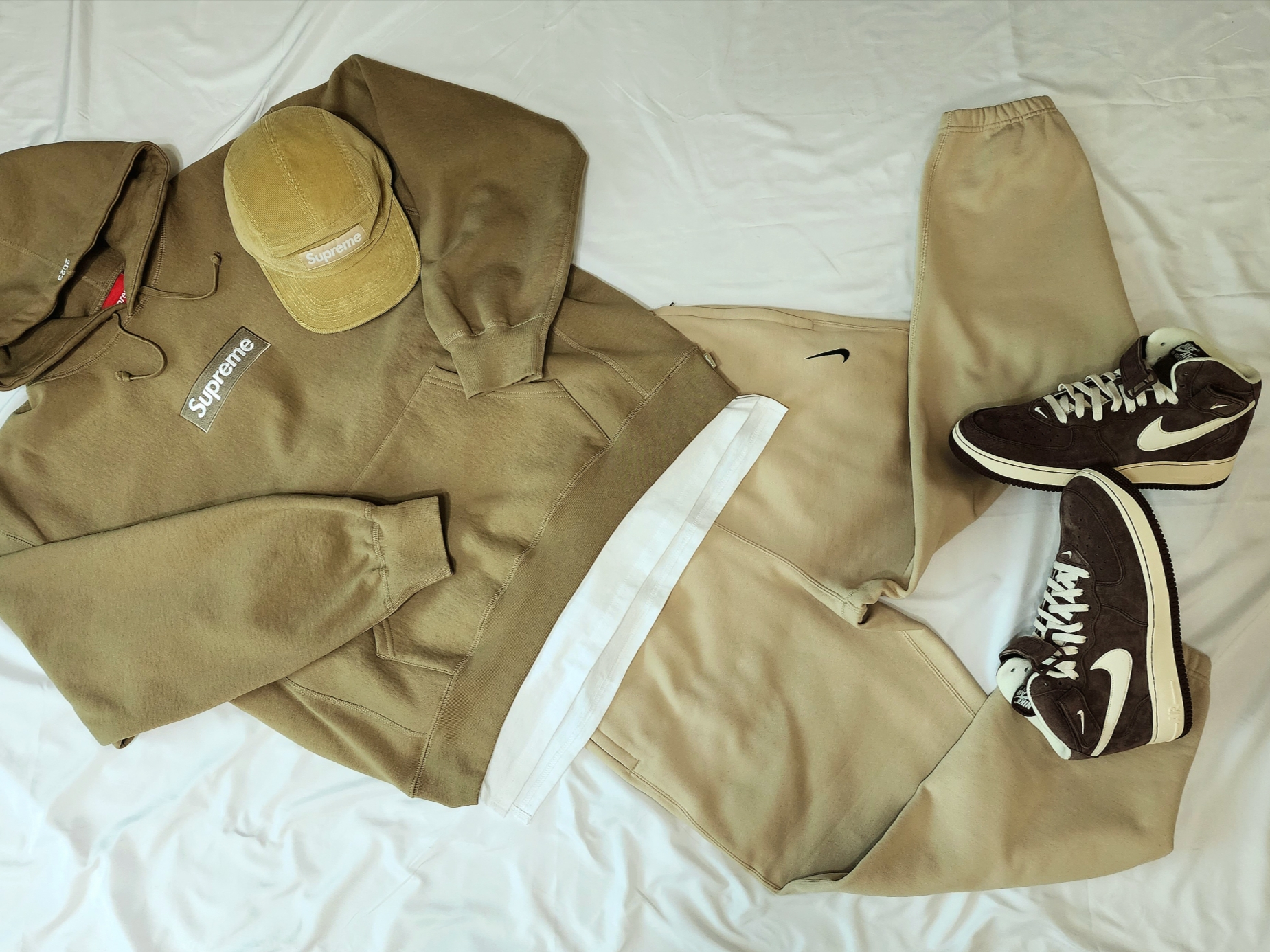 Supreme Corduroy Camp Cap Beige - 23FW, Nike x Billie Eilish NRG Fleece Pants Mushroom - Asia 착용 스타일 - 1
