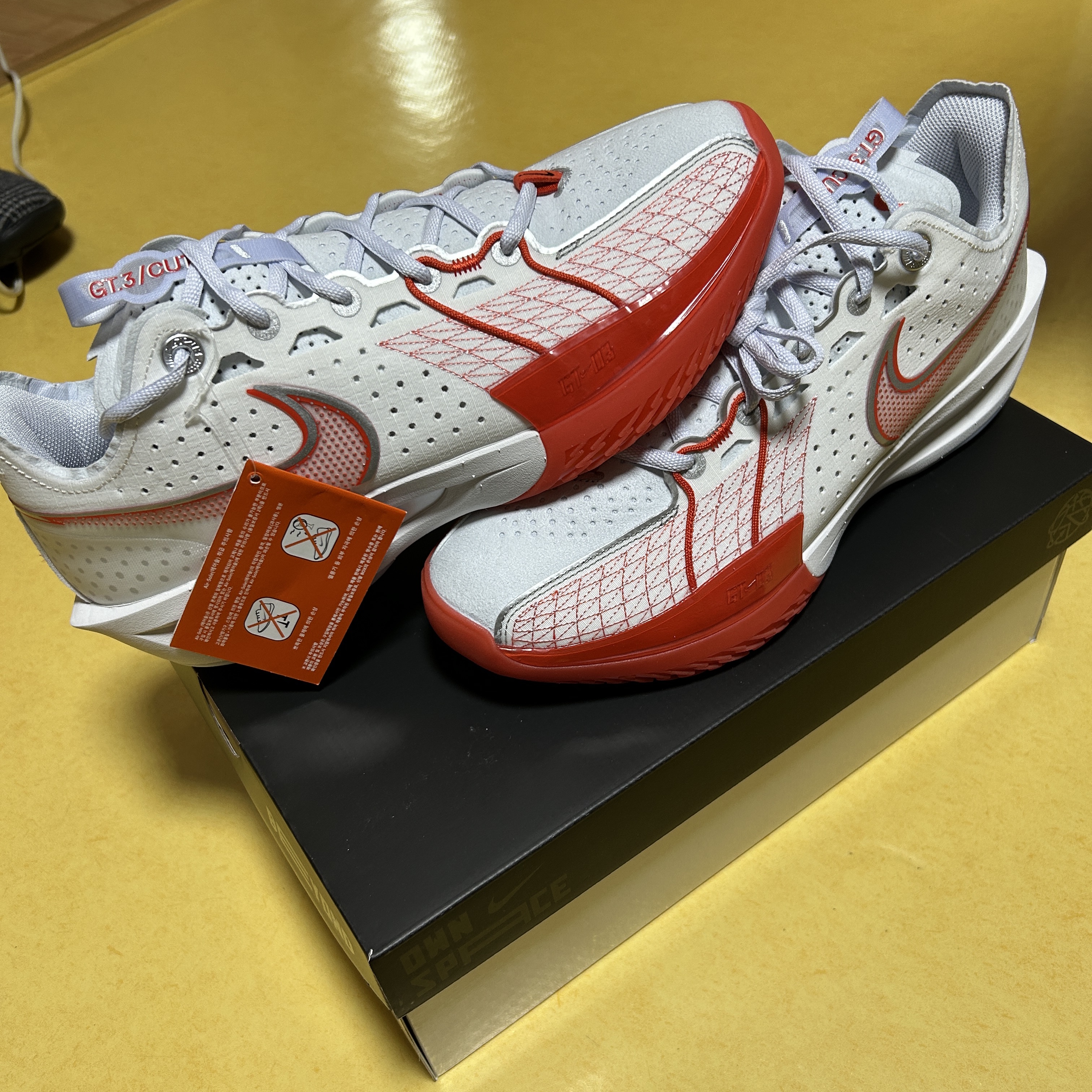Nike Air Zoom GT Cut 3 EP Summit White Picante Red 착용 스타일