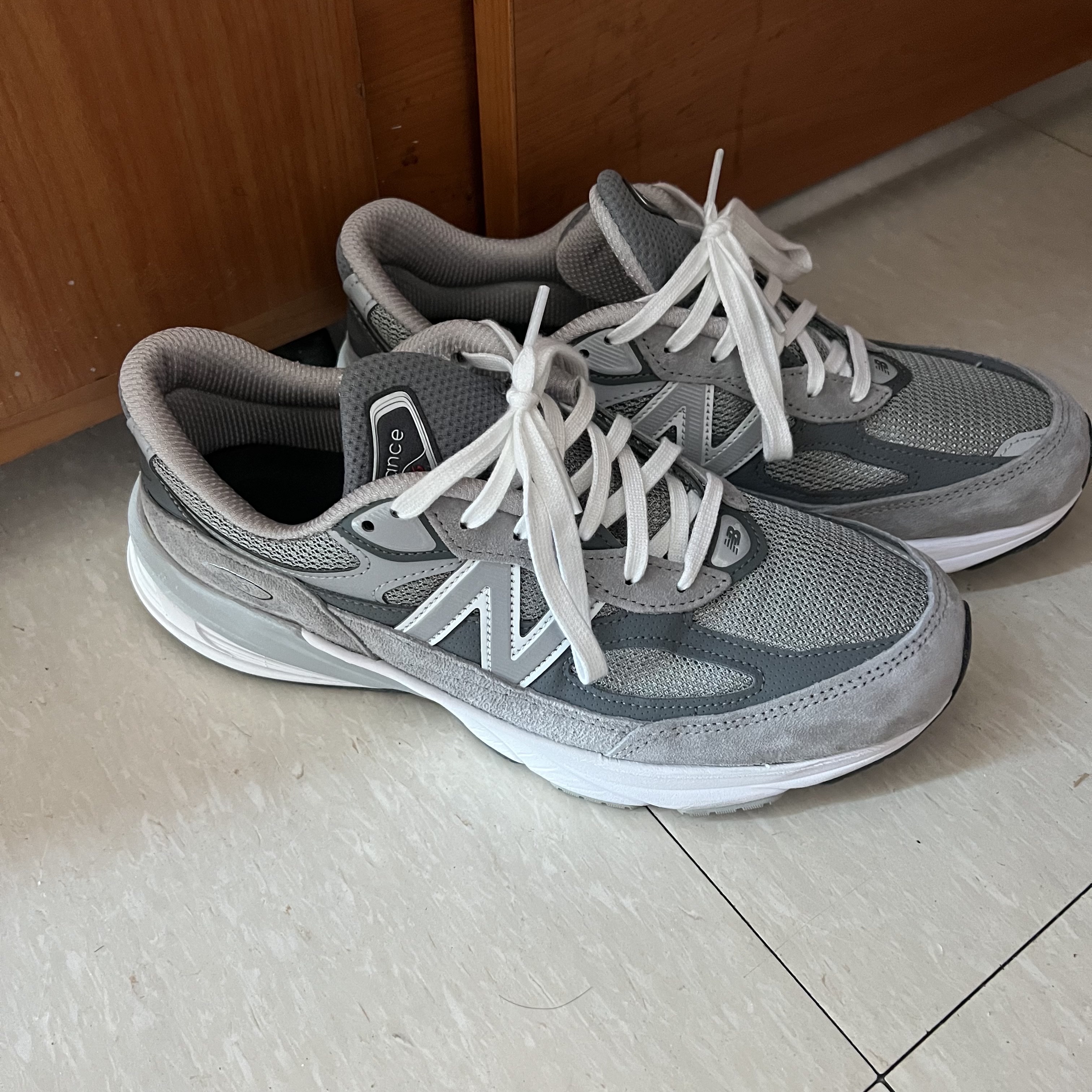 New Balance 990v6 Made in USA Grey - D Standard 착용 스타일 - 3