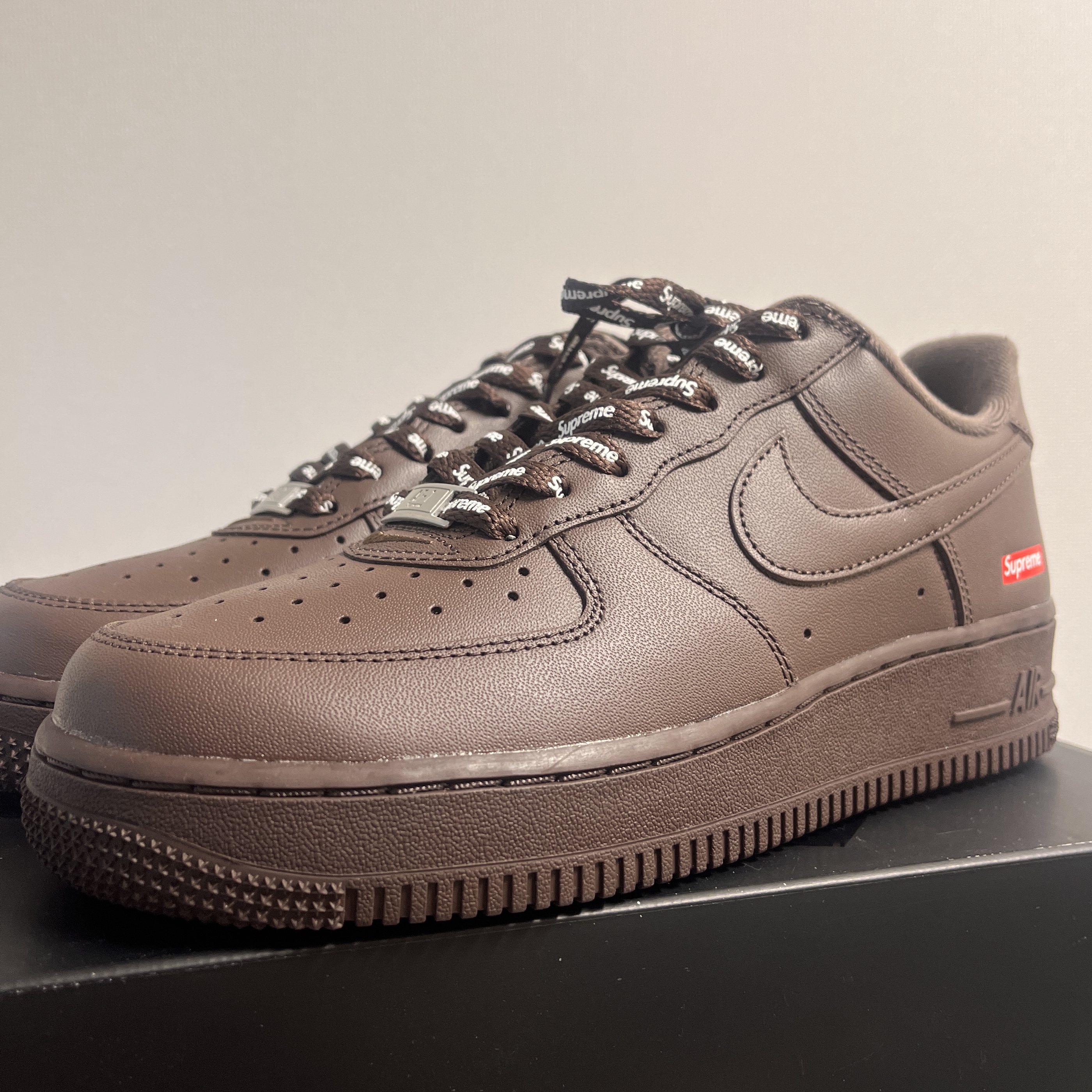 Nike x Supreme Air Force 1 Low Baroque Brown 착용 스타일 - 1