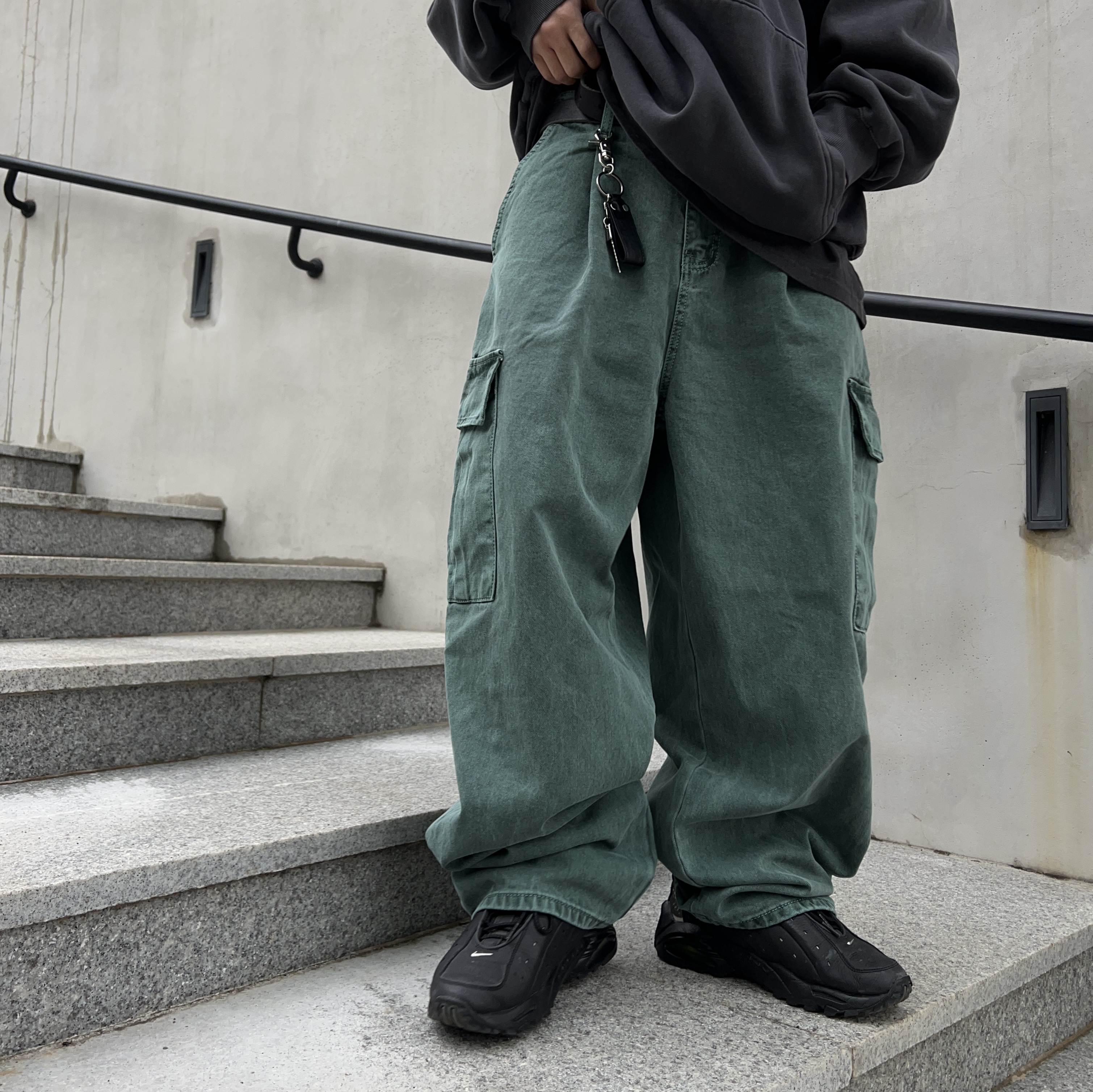 Supreme Multi Type Jacquard Denim 6-Panel Black - 22FW, Nike x Drake Nocta Hot Step Air Terra Triple Black 착용 스타일 - 3