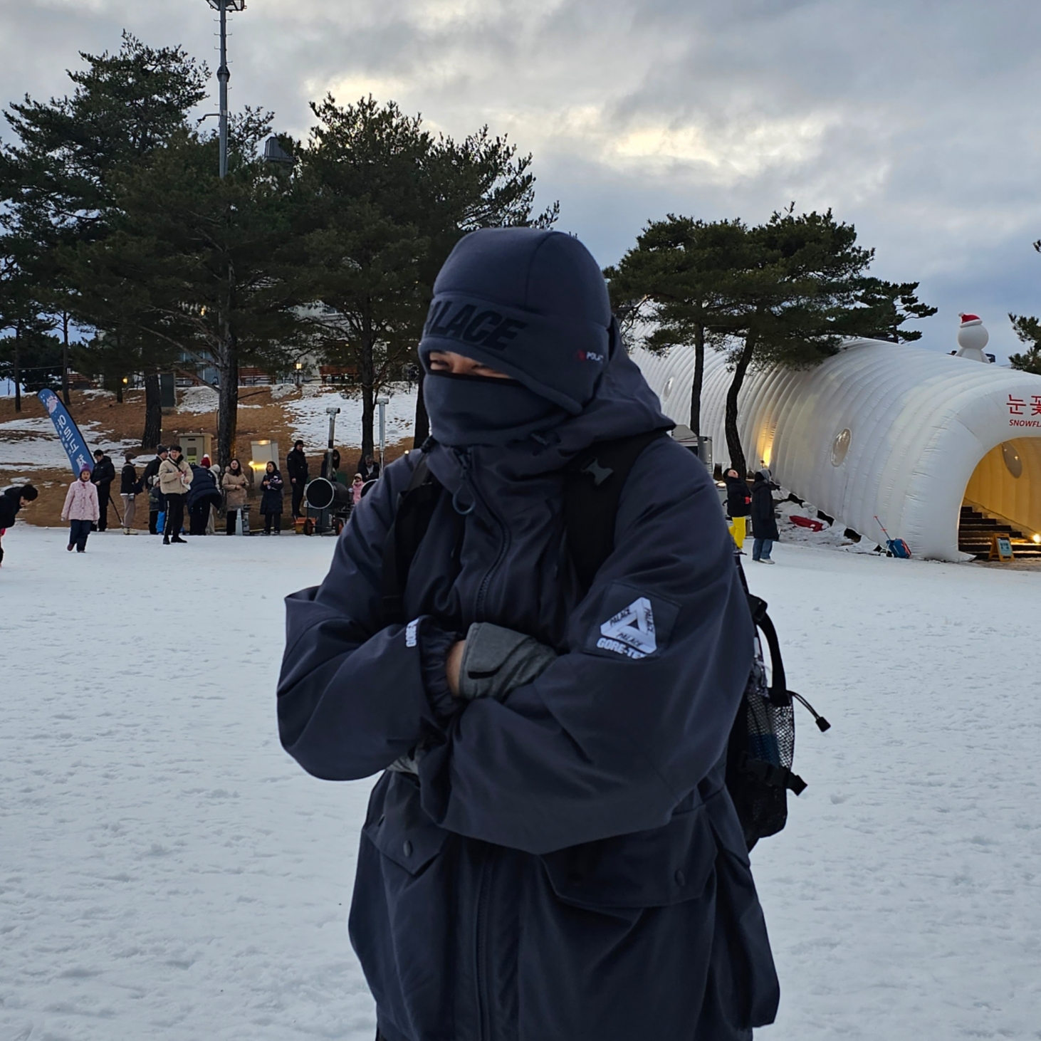 Palace Gore-Tex Cotton RS Jacket Navy - 23FW, Palace Polartec Tech Beanie Navy - 23FW 착용 스타일 - 2