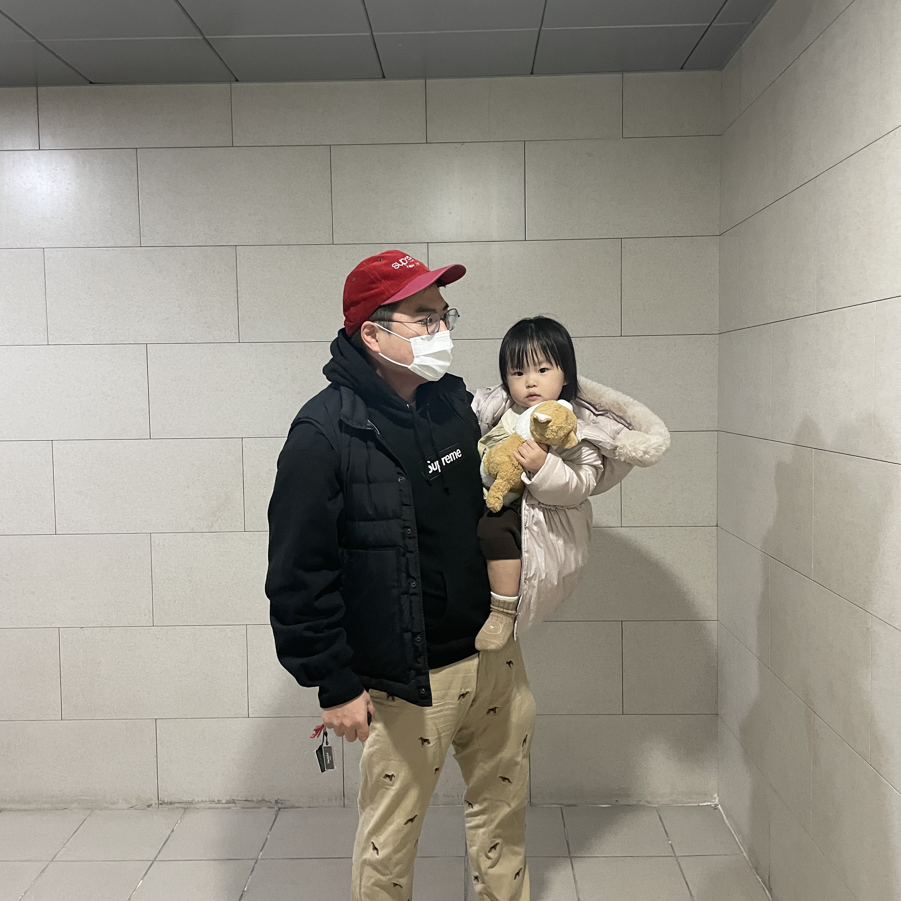 Supreme Box Logo Hooded Sweatshirt Black - 23FW, Swatch x Omega Bioceramic MoonSwatch Mission To The Moon 착용 스타일