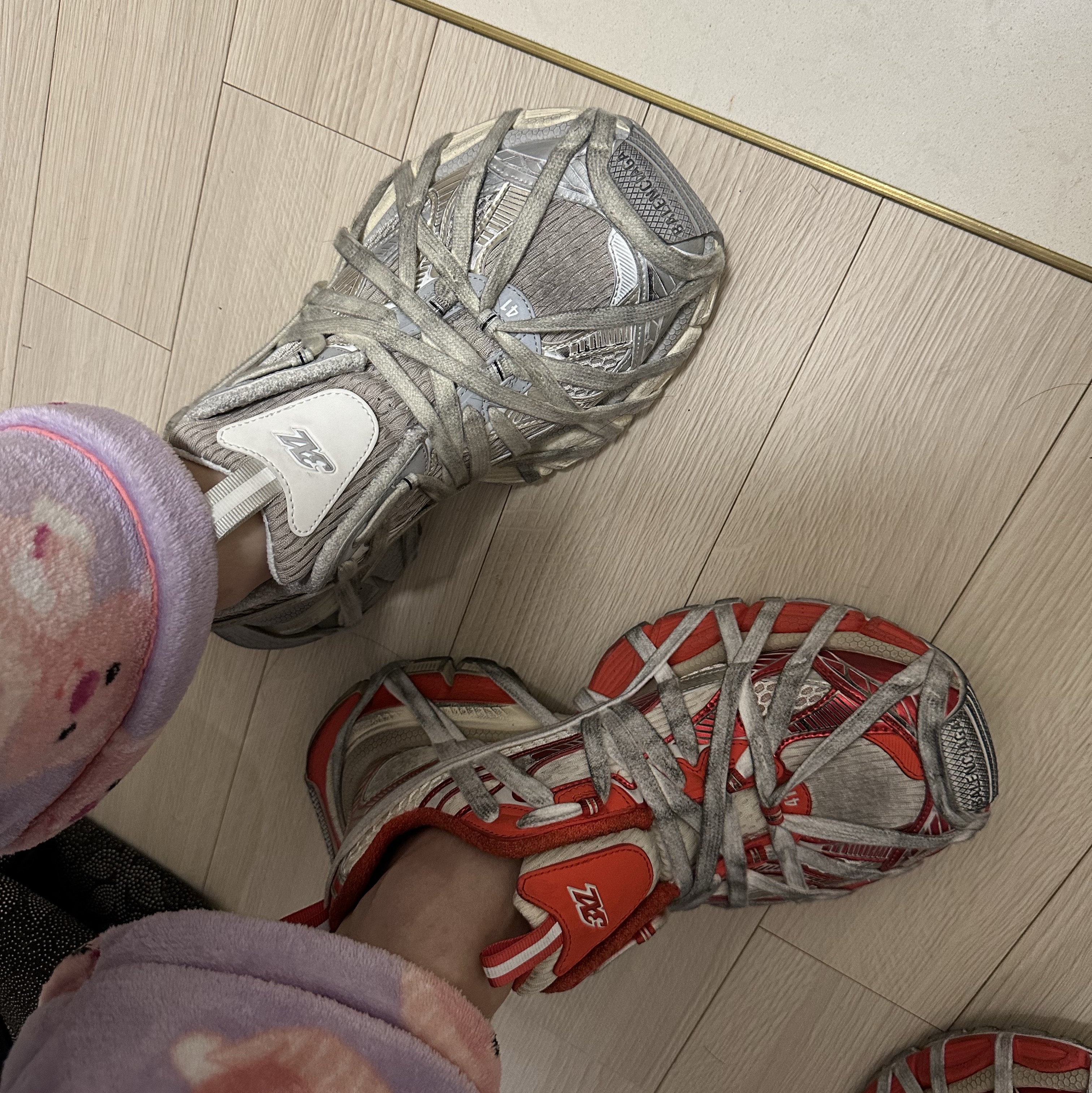 Balenciaga 3XL Extreme Lace Sneakers Orange Beige, Balenciaga 3XL Extreme Lace Sneakers Egg Shell 착용 스타일 - 1