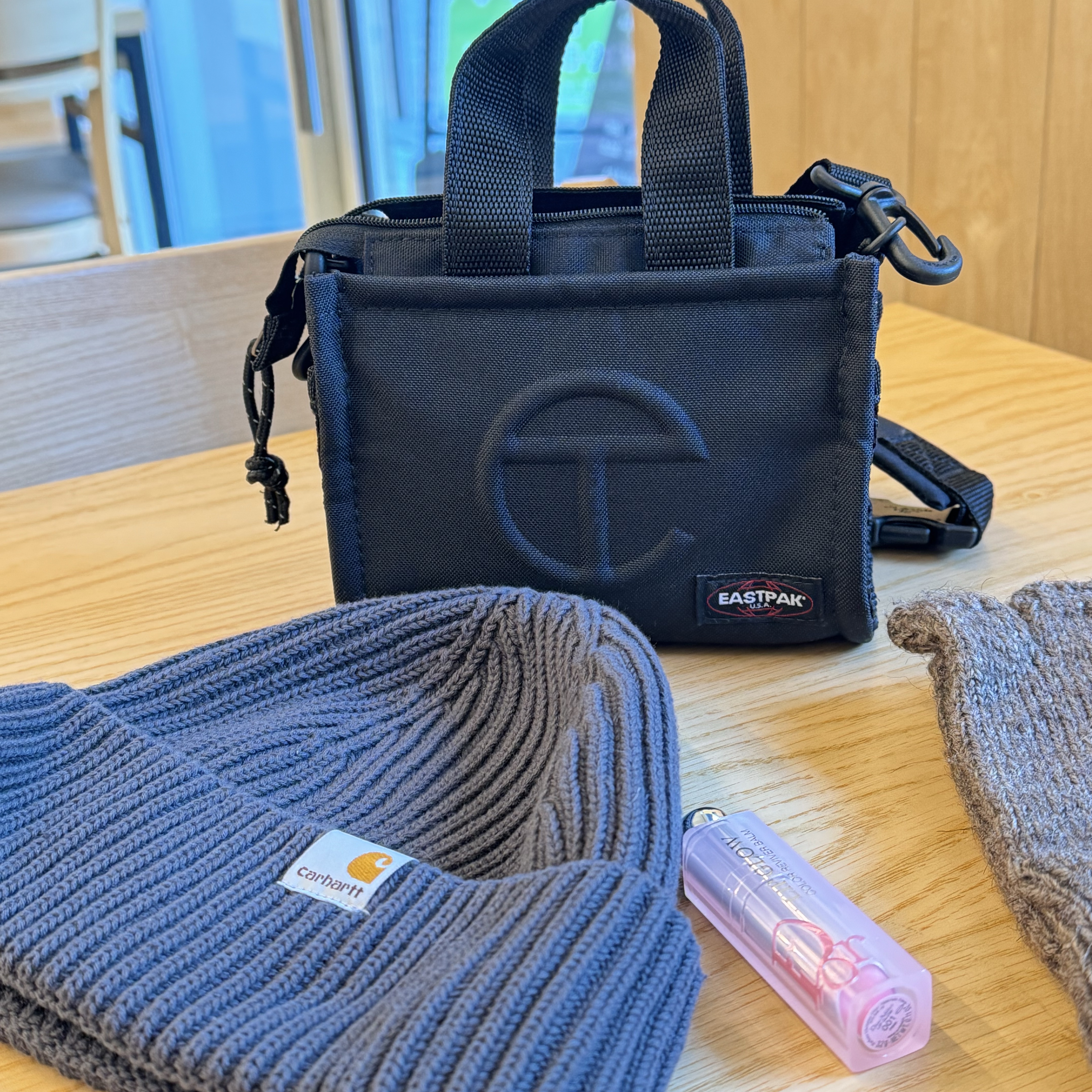 Telfar x Eastpak Small Shopper Black, Dior Addict Lip Glow 001 Pink 착용 스타일