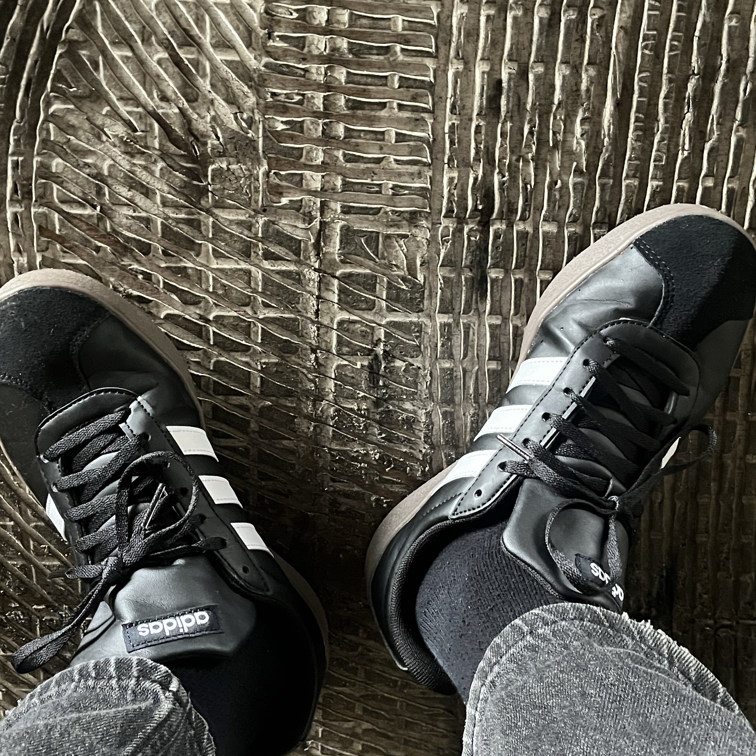 Adidas VL Court Base Core Black Cloud White 착용 스타일