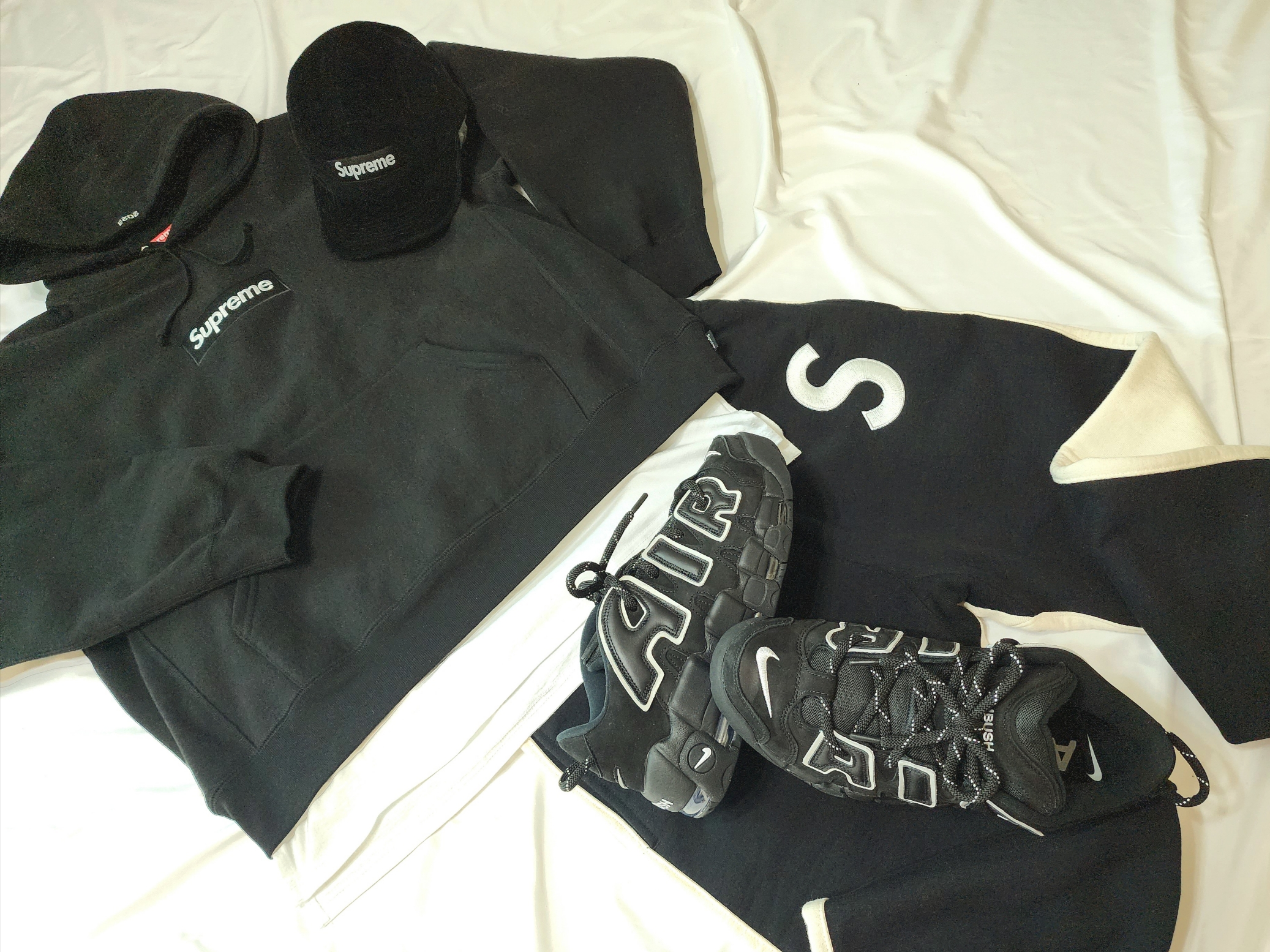Supreme Box Logo Hooded Sweatshirt Black - 23FW, Supreme Corduroy Camp Cap Black - 23FW 착용 스타일 - 2