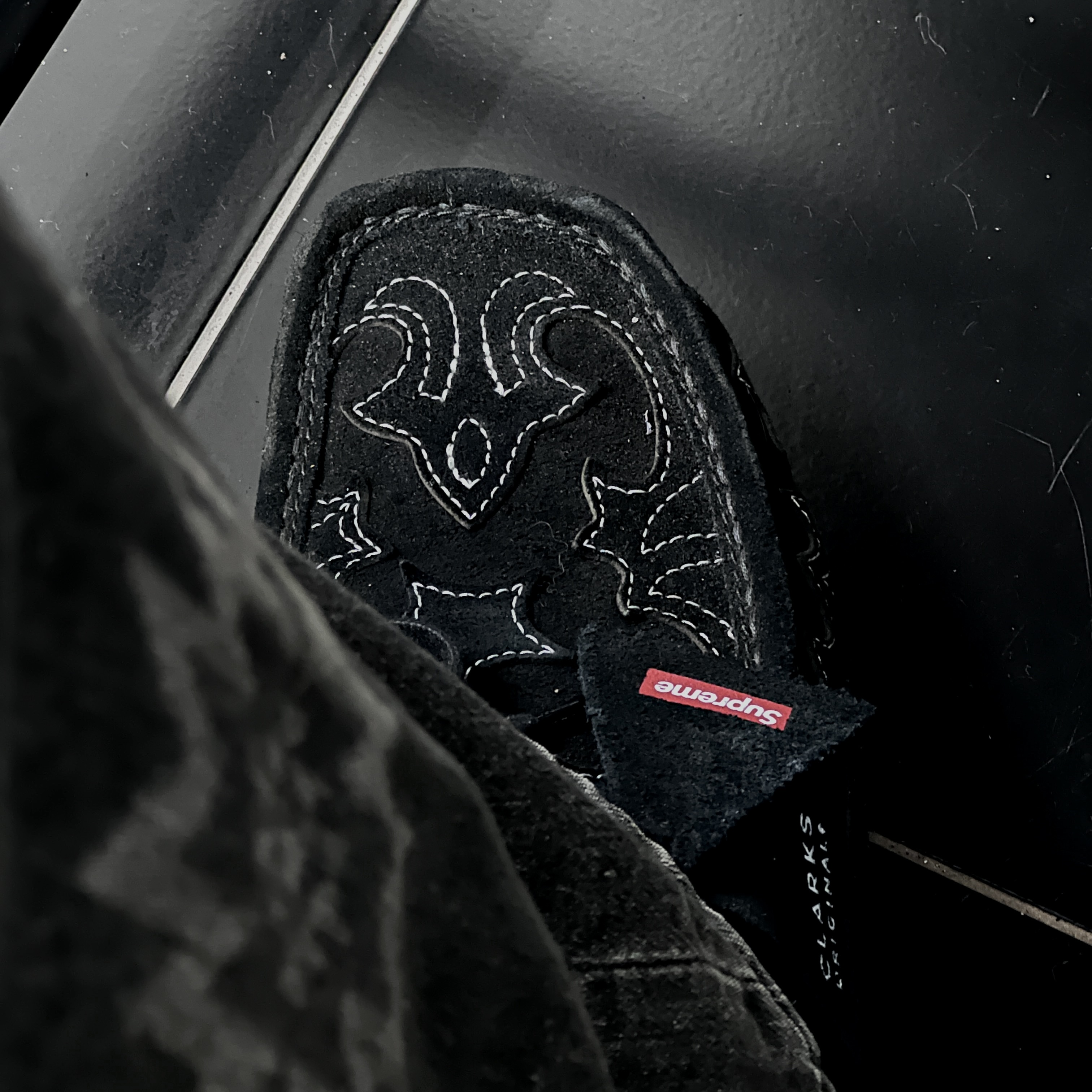 Clarks x Supreme Wallabee Black 착용 스타일