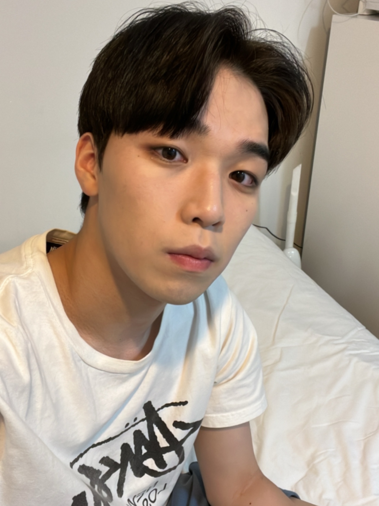 Stussy World Tour T-Shirt White 2023, Cosymosy Ugly Bird Keyring White 착용 스타일 - 1