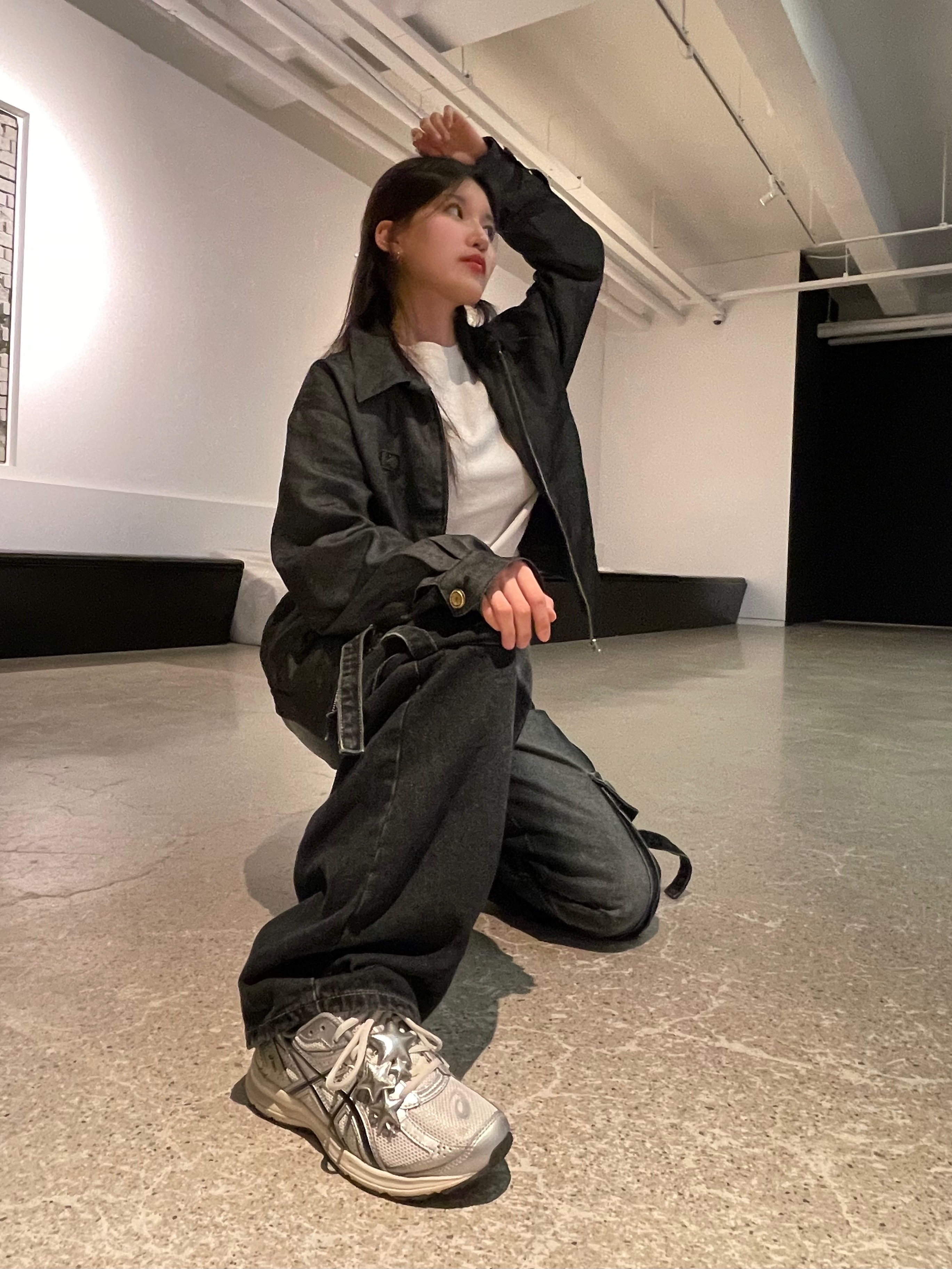 테스트 아티팩트 태쉬 듀브레 005 스틸, 트락타트 스태프 해링턴 자켓 블랙 착용 스타일 - 1
