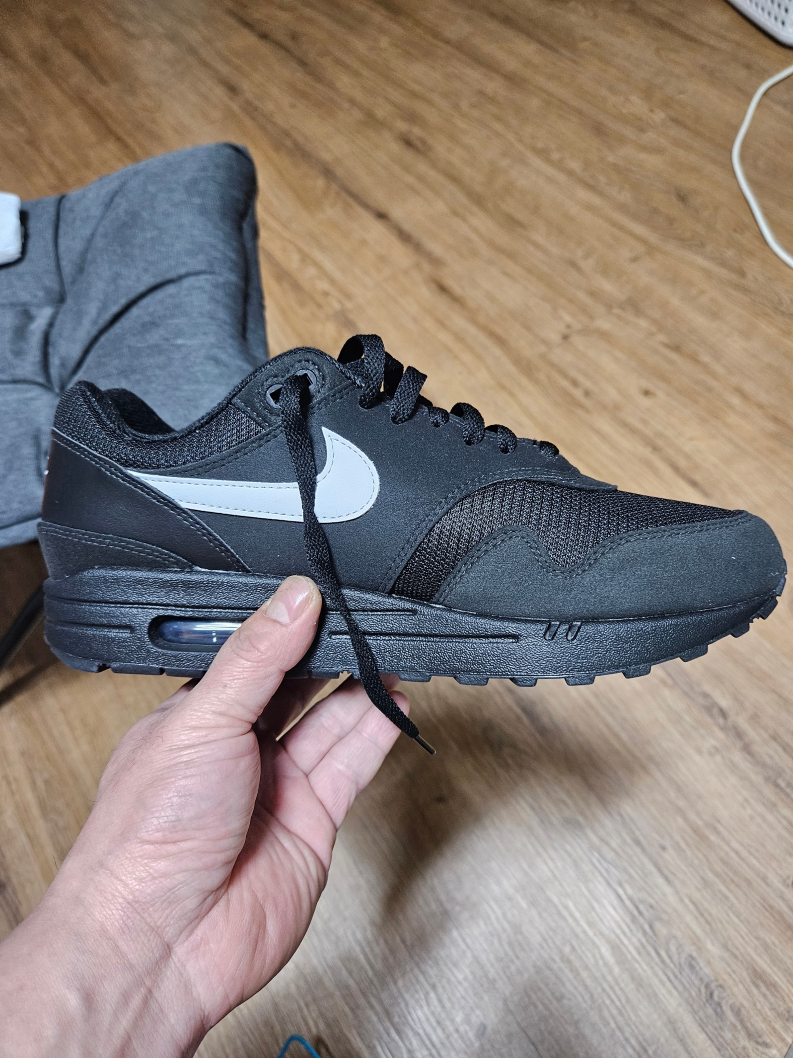 Nike Air Max 1 Black White 착용 스타일 - 2