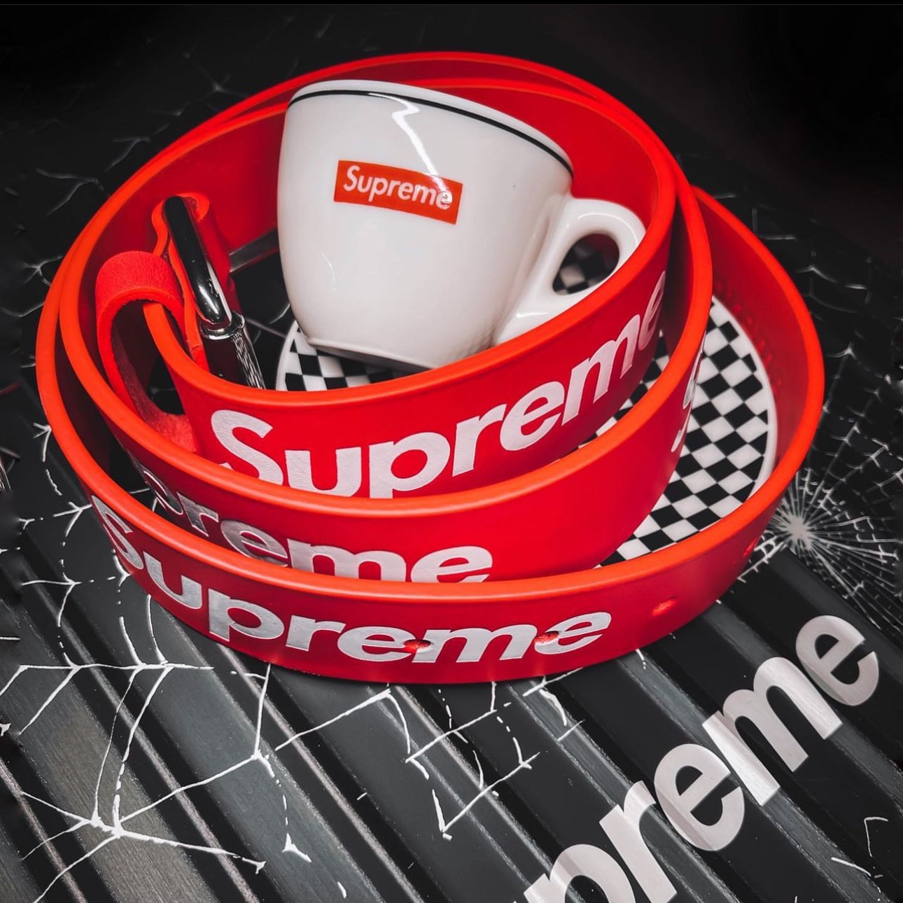 Supreme Repeat Leather Belt Red - 22SS 착용 스타일 - 8