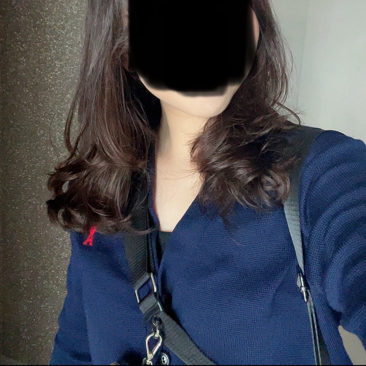 (W) AMI de Coeur Wool Cardigan Nautic Blue 착용 스타일