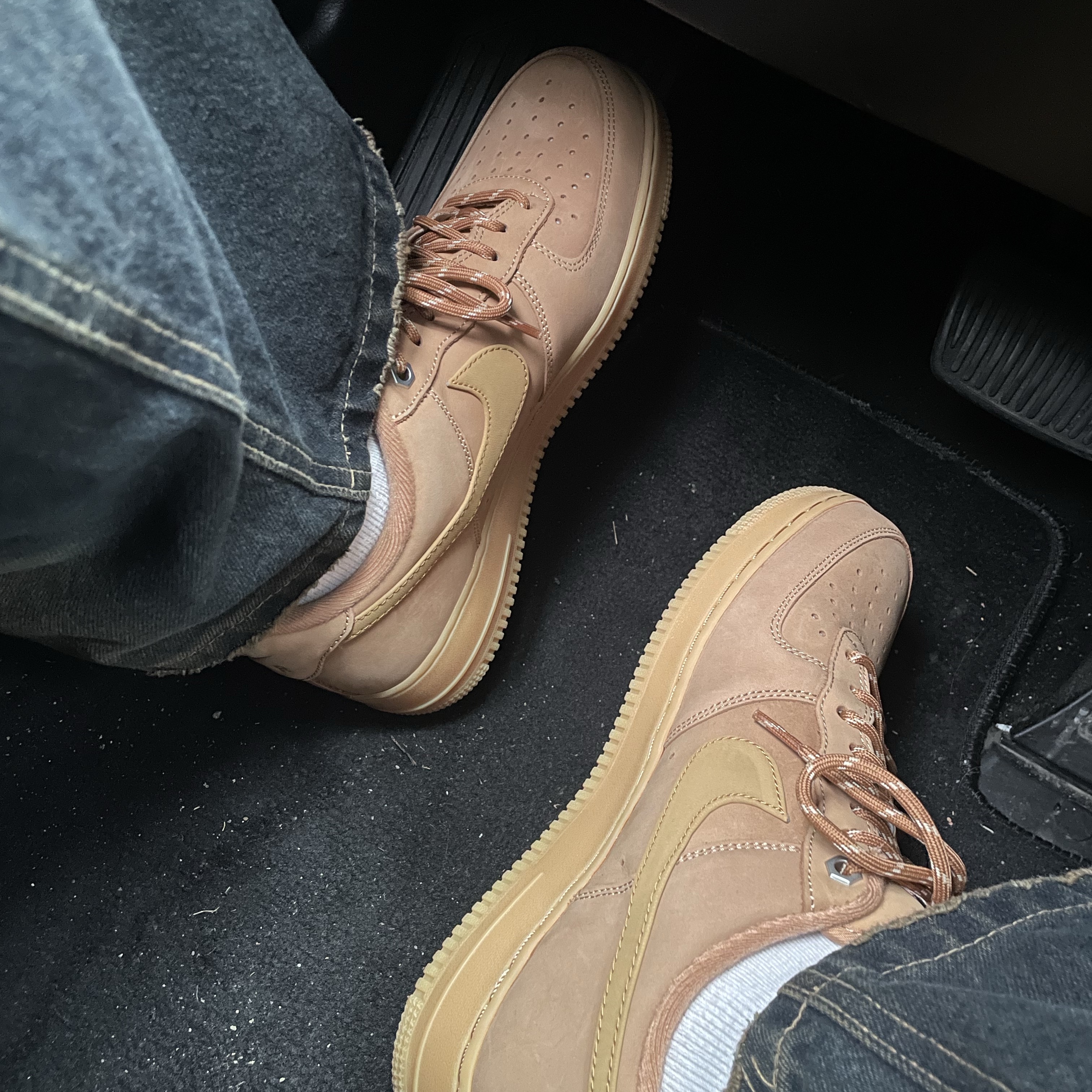 Nike Air Force 1 '07 WB Flax 착용 스타일