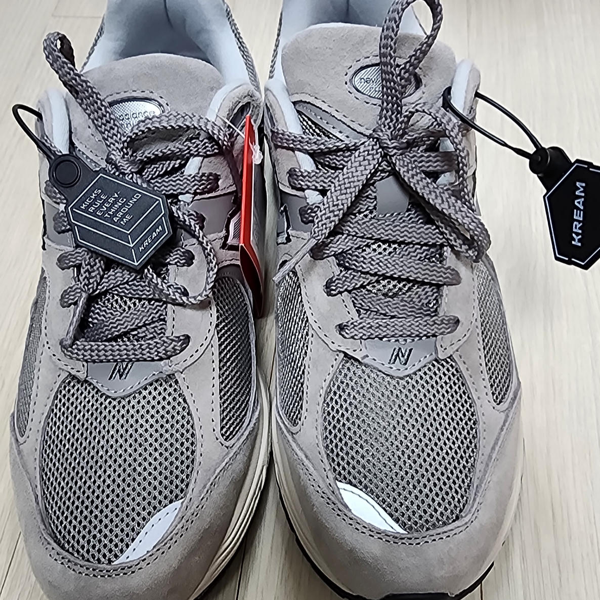 New Balance 2002R Grey 착용 스타일 - 2
