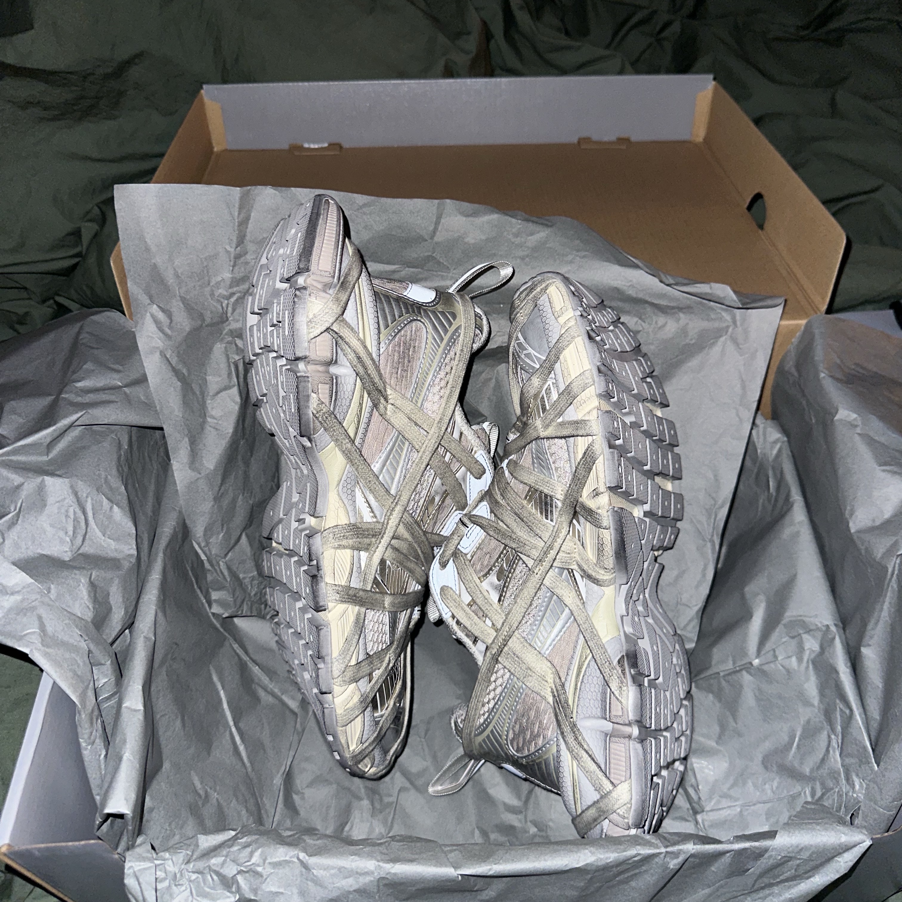 Balenciaga 3XL Extreme Lace Sneakers Egg Shell 착용 스타일 - 3