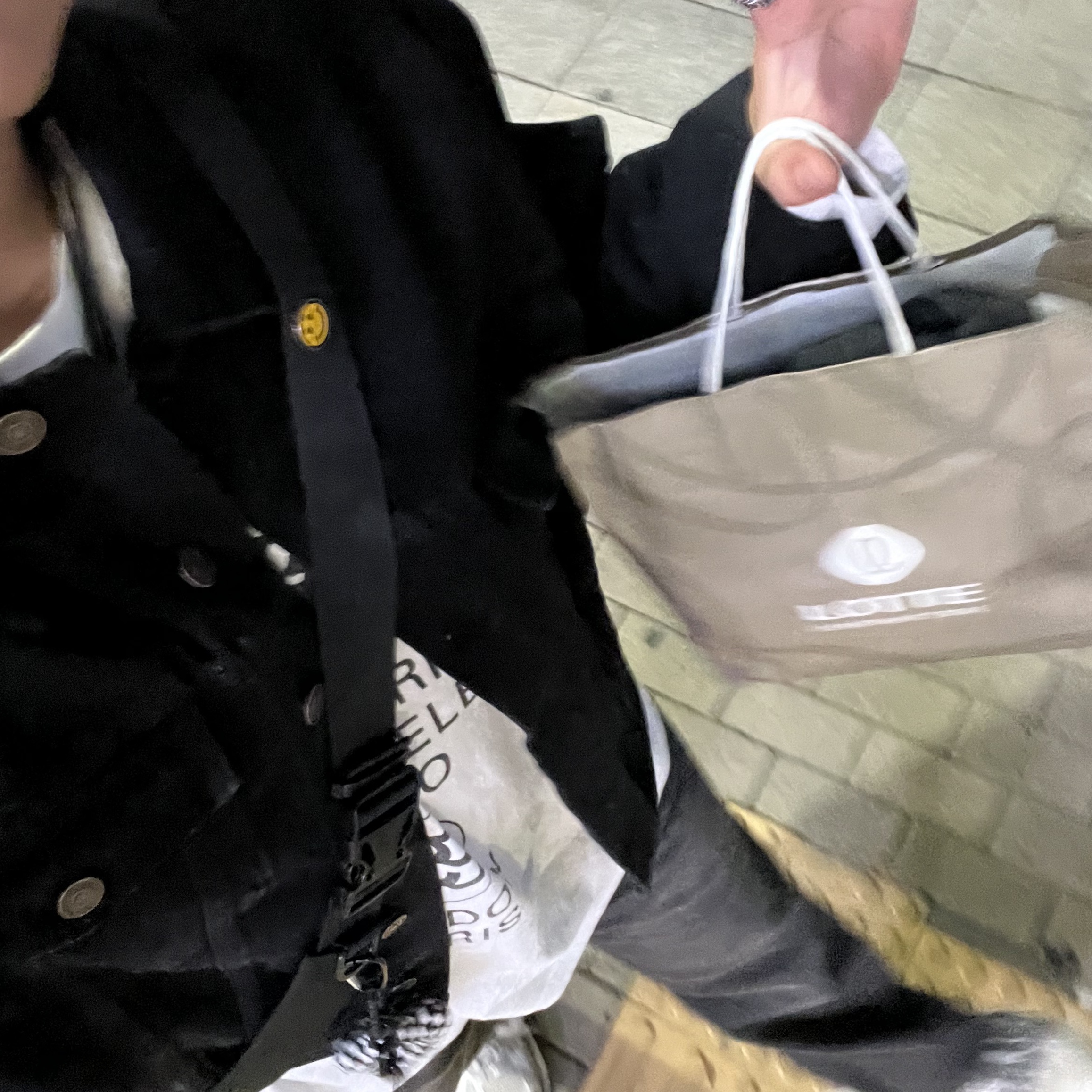 Balenciaga 3XL Sneakers Light Beige, Stussy World Tour LS T-Shirt White 2023 착용 스타일 - 1