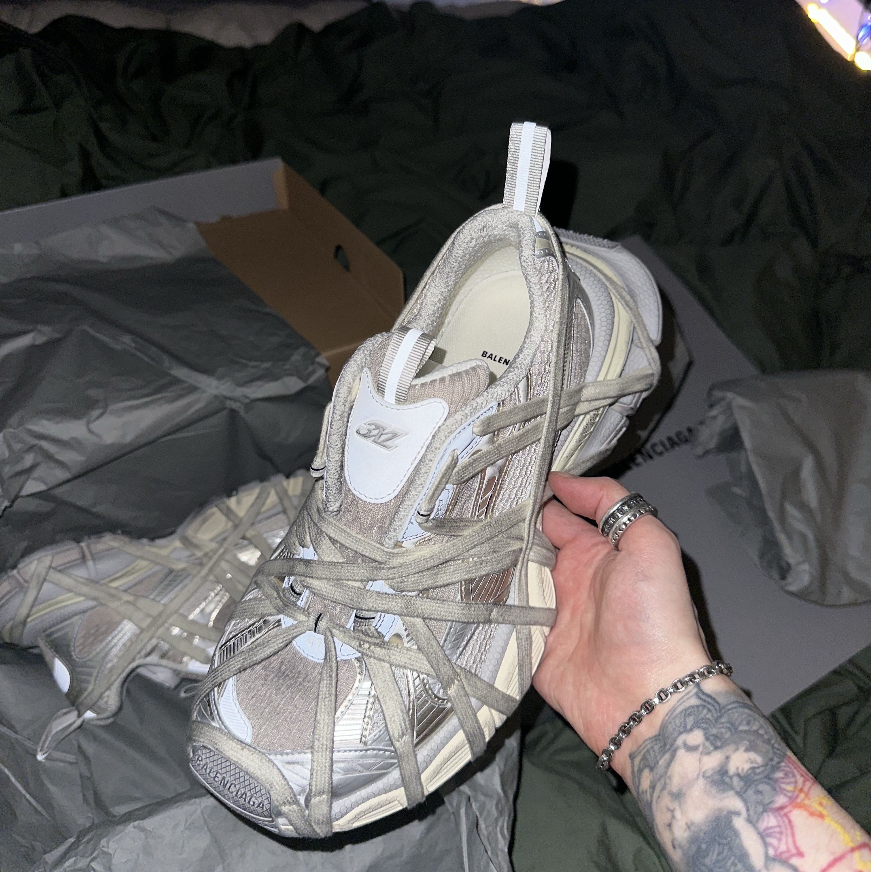 Balenciaga 3XL Extreme Lace Sneakers Egg Shell 착용 스타일 - 4
