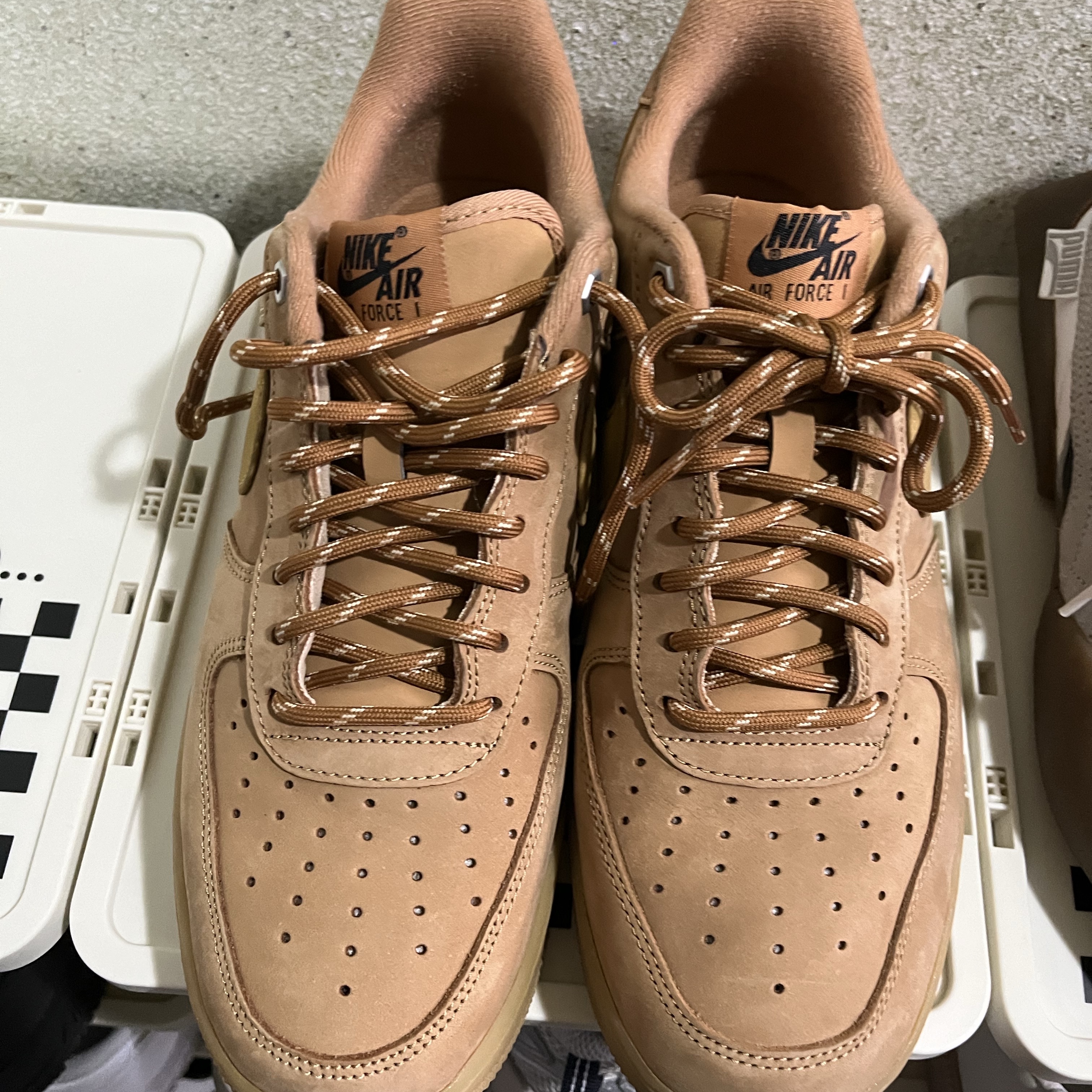 Nike Air Force 1 '07 WB Flax 착용 스타일