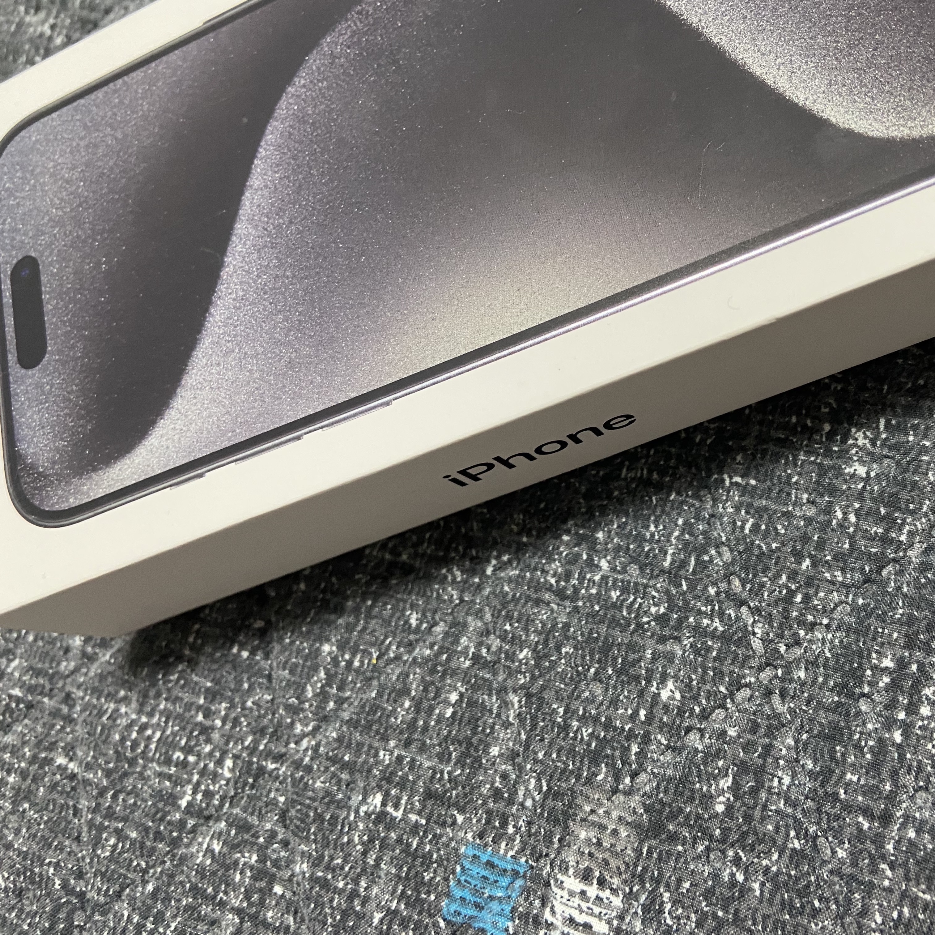 Apple iPhone 15 Pro Max 256GB Natural Titanium (Korean Ver.) 착용 스타일 - 1