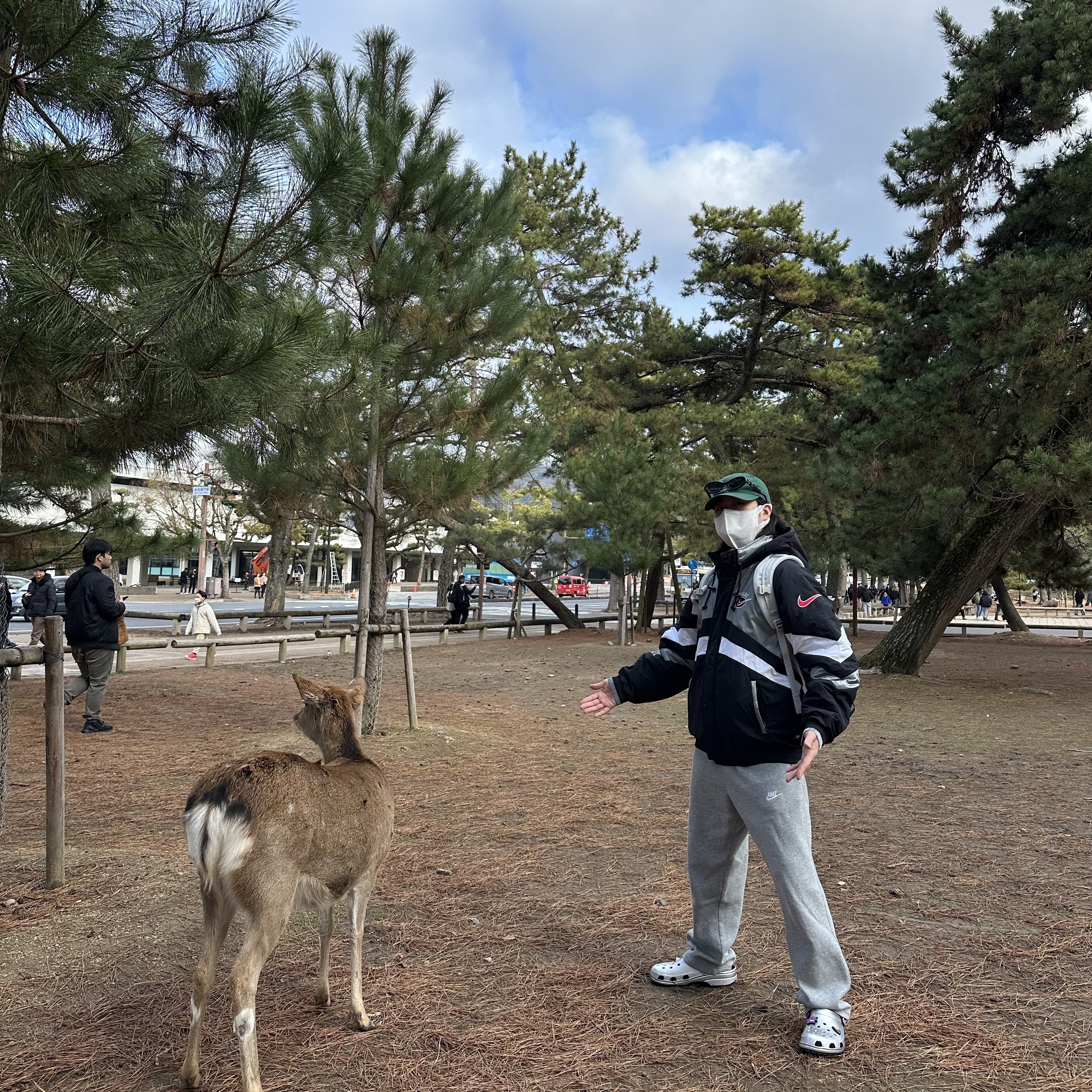 Supreme x Nike Hooded Sport Jacket Silver - 19SS, Supreme Backpack Silver - 22SS 착용 스타일 - 2