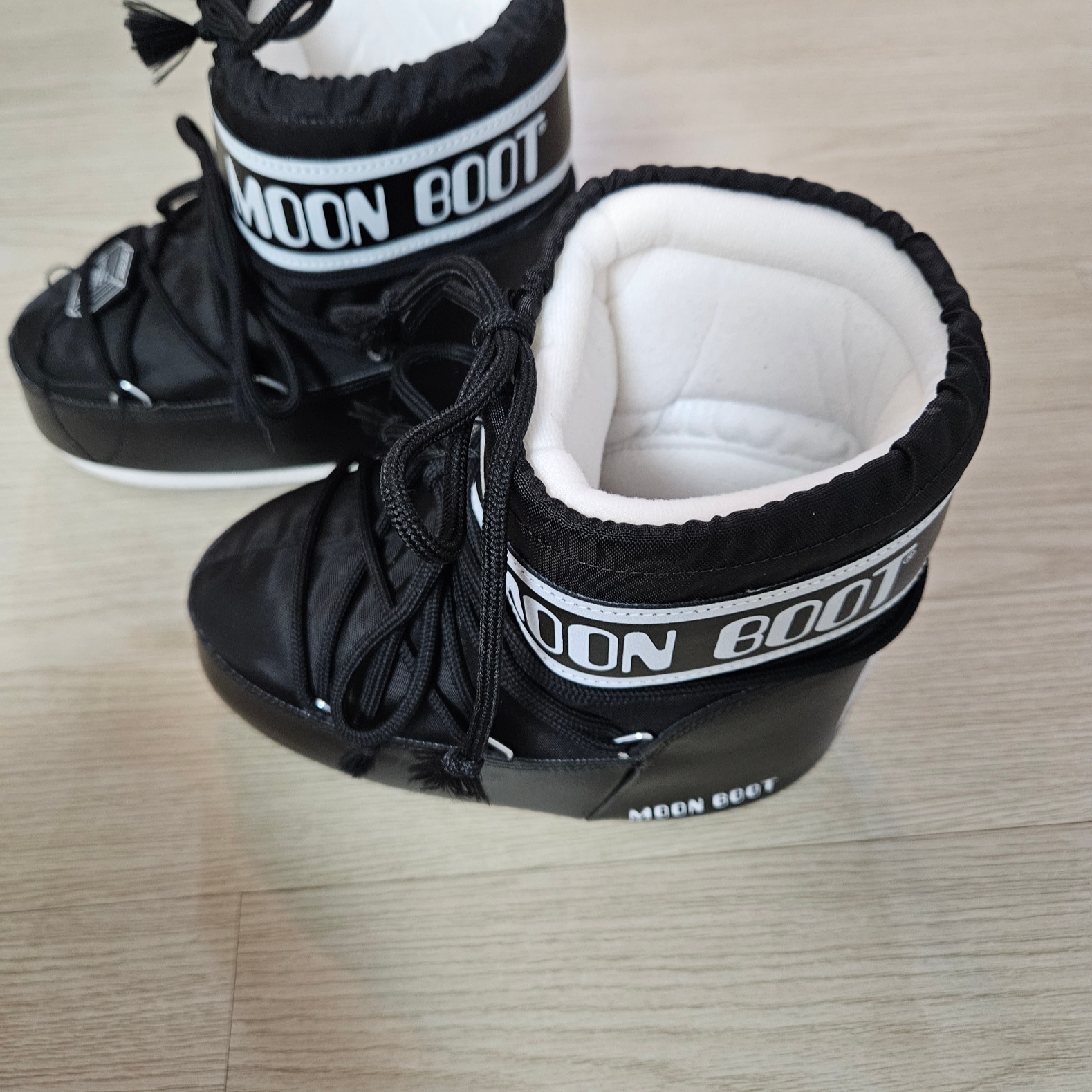 (W) Moon Boot Icon Low Nylon Boots Black 착용 스타일
