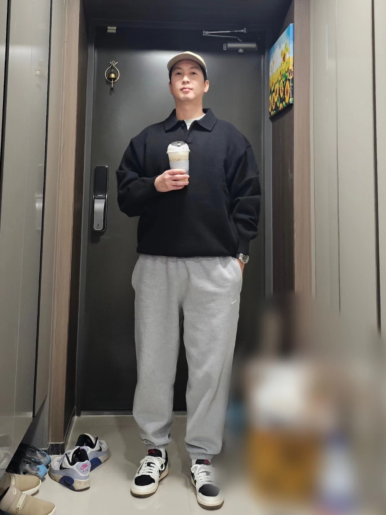 Essentials The Black Collection Knit Polo Black - 23SS, Nike NRG Solo Swoosh Fleece Pants Dark Grey Heather - Asia 착용 스타일 - 3